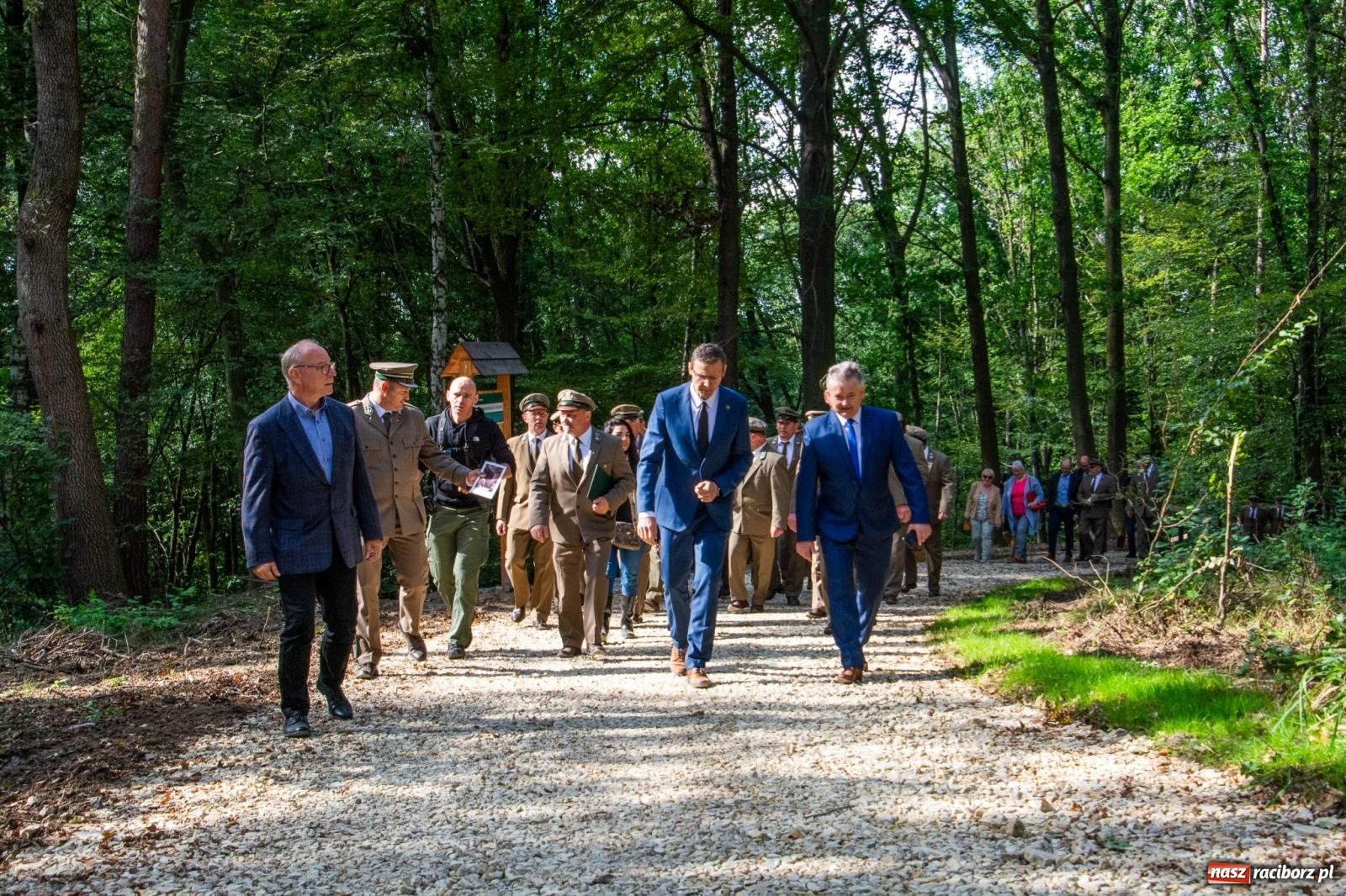 Zdjęcie w galerii na portalu naszraciborz.pl: Co się dzieje z żubrami z Brzezia? Zagroda wciąż nieczynna wiadomości z regionu