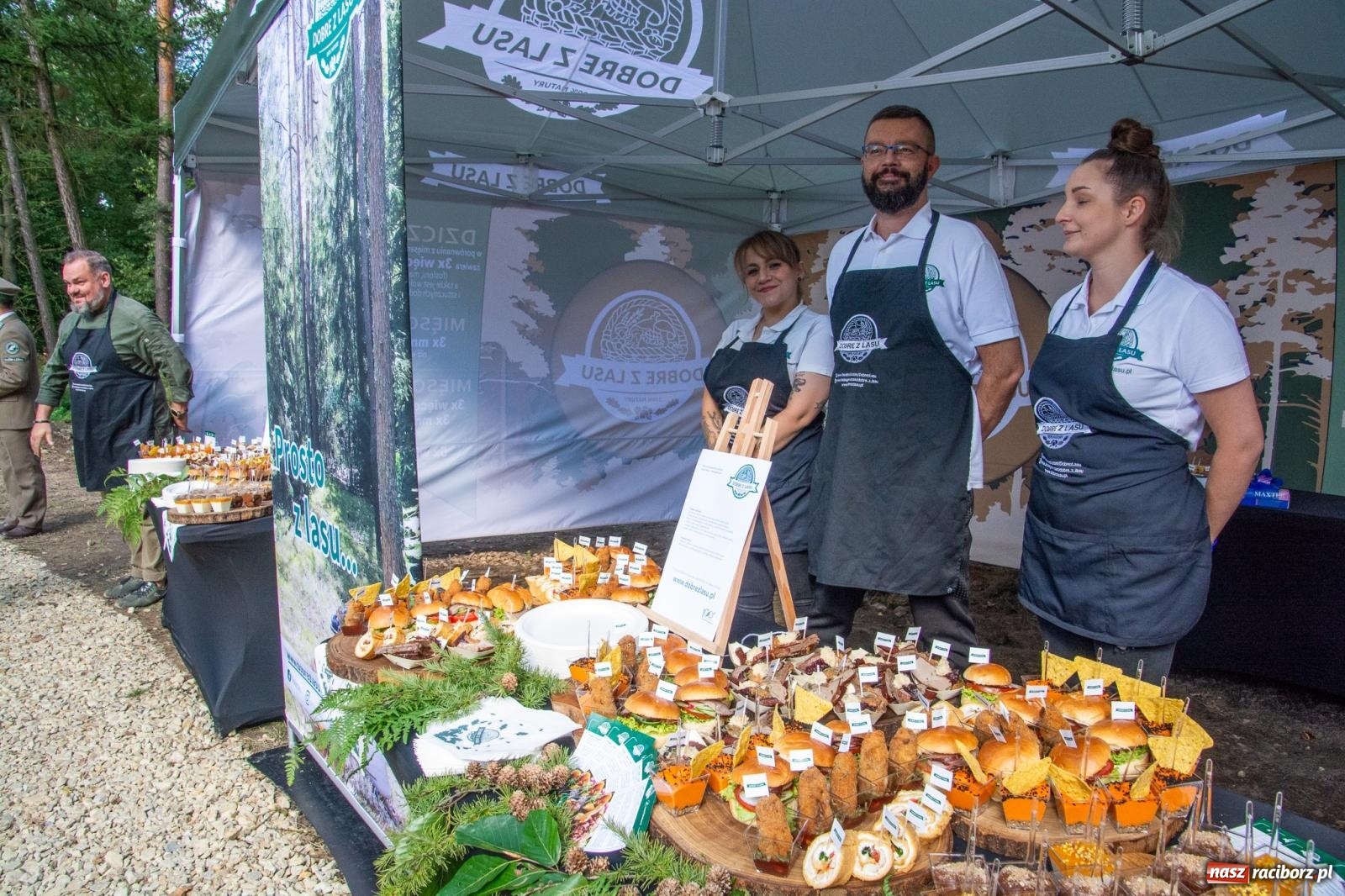 Zdjęcie w galerii na portalu naszraciborz.pl: Co się dzieje z żubrami z Brzezia? Zagroda wciąż nieczynna wiadomości z regionu