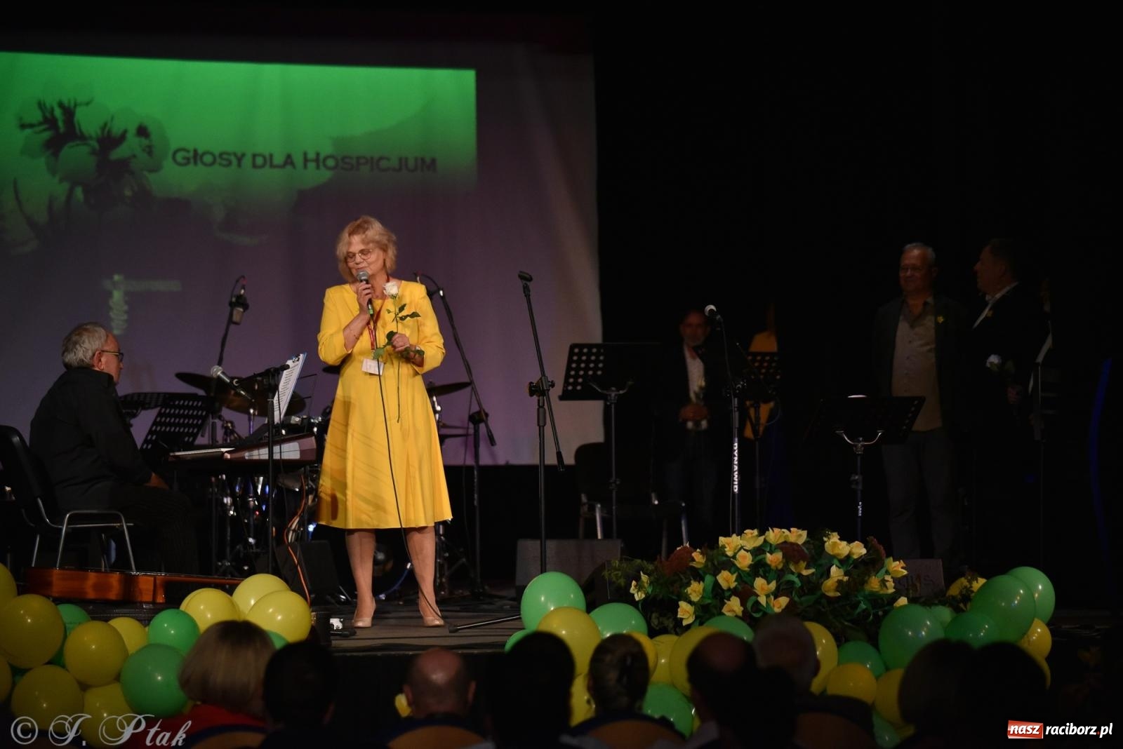 Zdjęcie w galerii na portalu naszraciborz.pl: Głosy dla raciborskiego Hospicjum. Wzruszający koncert w Strzesze [FOTO i WIDEO] wiadomości z regionu