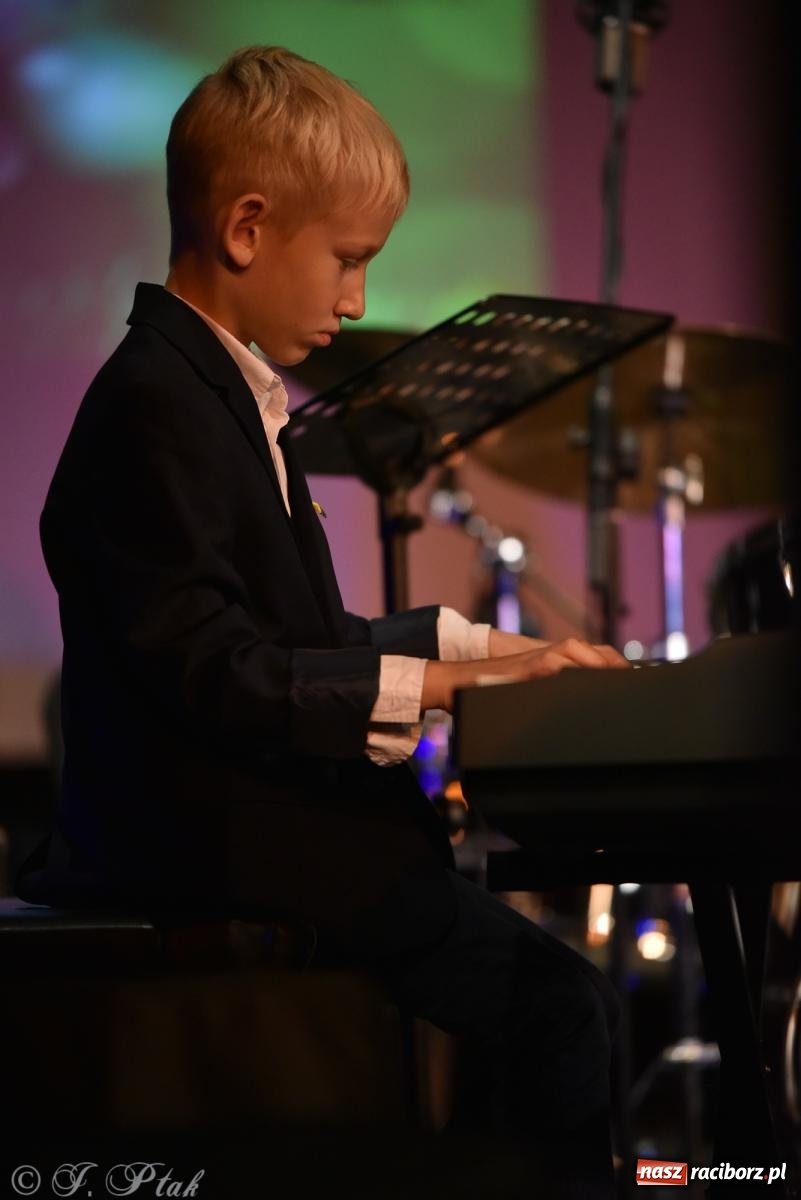 Zdjęcie w galerii na portalu naszraciborz.pl: Głosy dla raciborskiego Hospicjum. Wzruszający koncert w Strzesze [FOTO i WIDEO] wiadomości z regionu