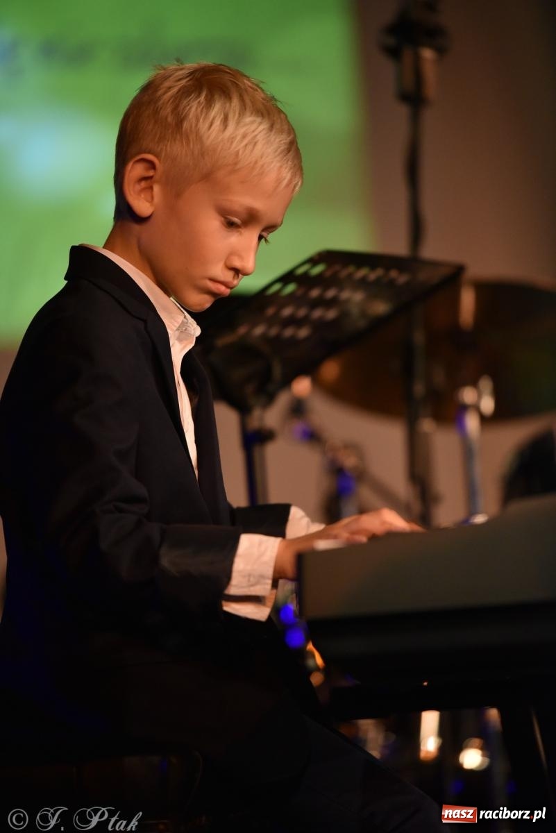 Zdjęcie w galerii na portalu naszraciborz.pl: Głosy dla raciborskiego Hospicjum. Wzruszający koncert w Strzesze [FOTO i WIDEO] wiadomości z regionu