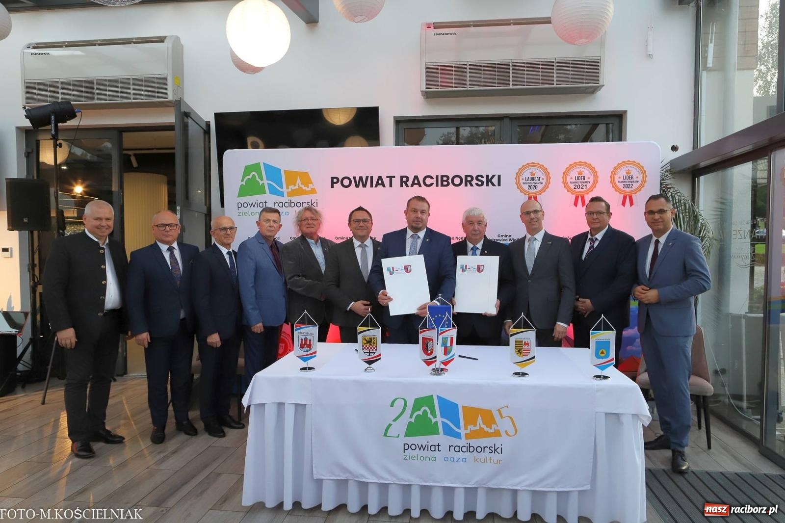 Zdjęcie w galerii na portalu naszraciborz.pl: Powiaty raciborski i nakielski podpisały umowę partnerską wiadomości z regionu