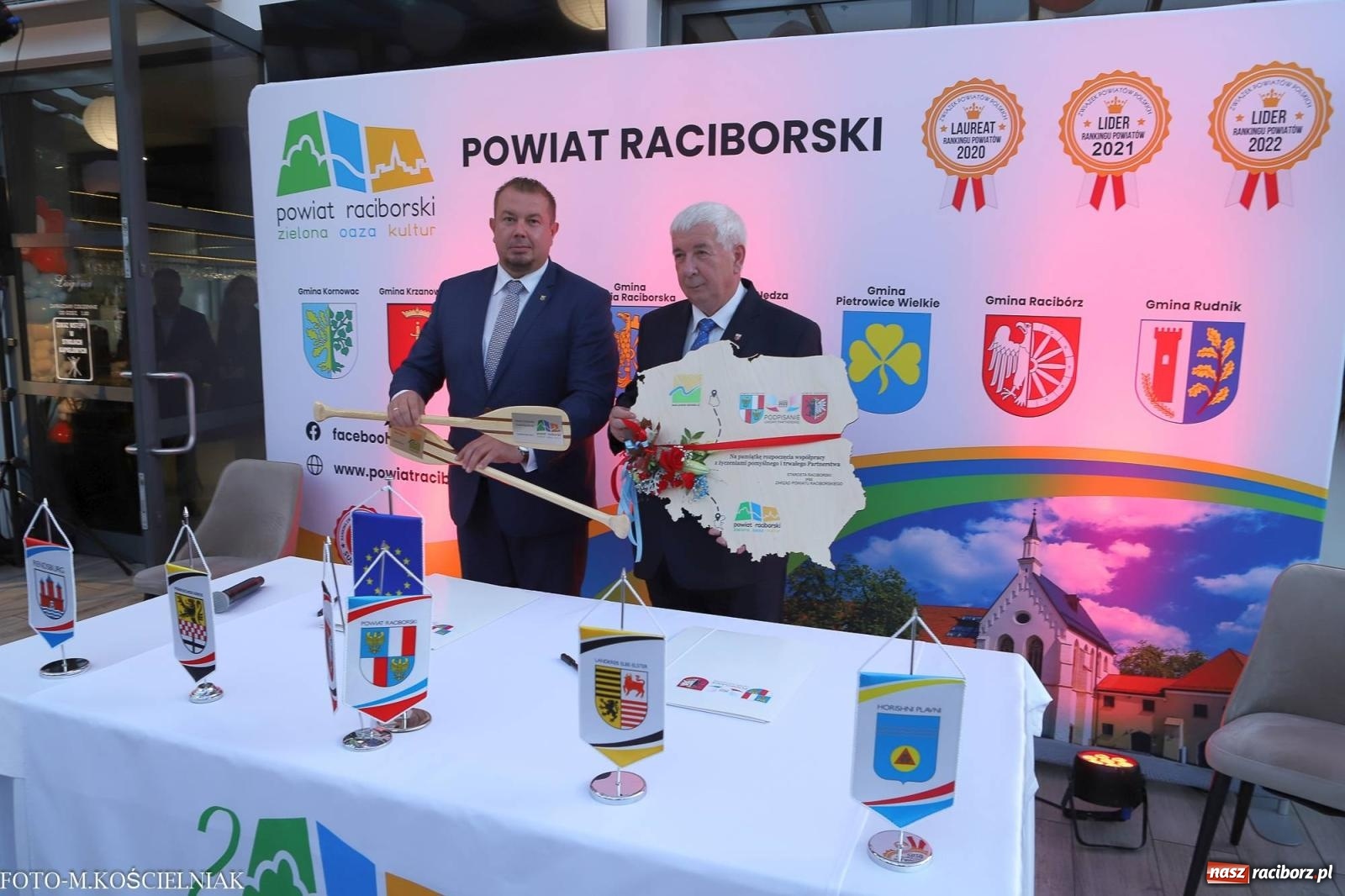 Zdjęcie w galerii na portalu naszraciborz.pl: Powiaty raciborski i nakielski podpisały umowę partnerską wiadomości z regionu