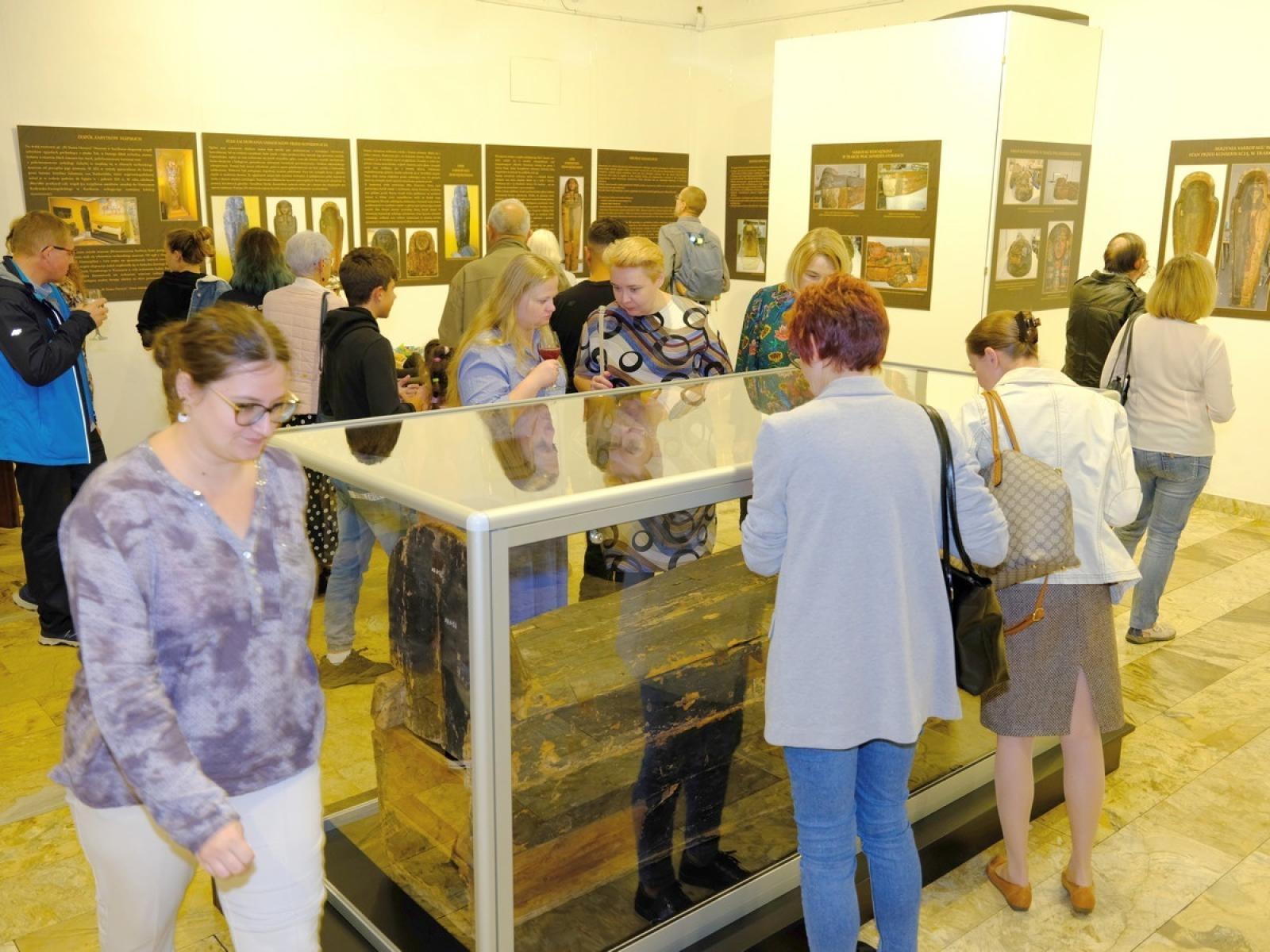 Zdjęcie w galerii na portalu naszraciborz.pl: Tajemnice Starożytnego Egiptu na wystawie w Raciborzu wiadomości z regionu