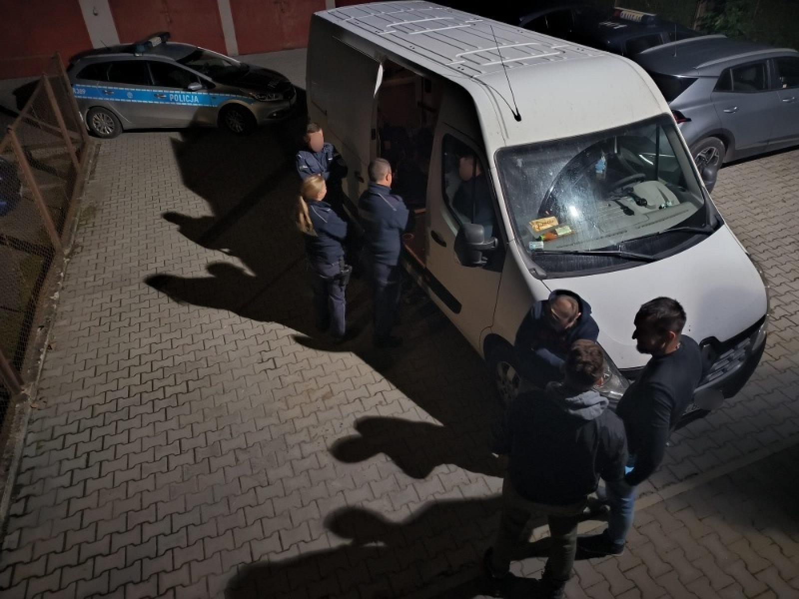 Zdjęcie w galerii na portalu naszraciborz.pl: Dzięki współpracy służb zatrzymano kolejnych 31 nielegalnych migrantów oraz przemytnika wiadomości z regionu