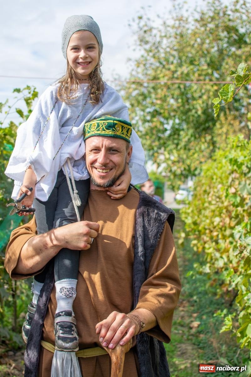 Zdjęcie w galerii na portalu naszraciborz.pl: W Krowiarkach jak w Ziemi Świętej. Winobranie 2023 [FOTO i WIDEO] wiadomości z regionu