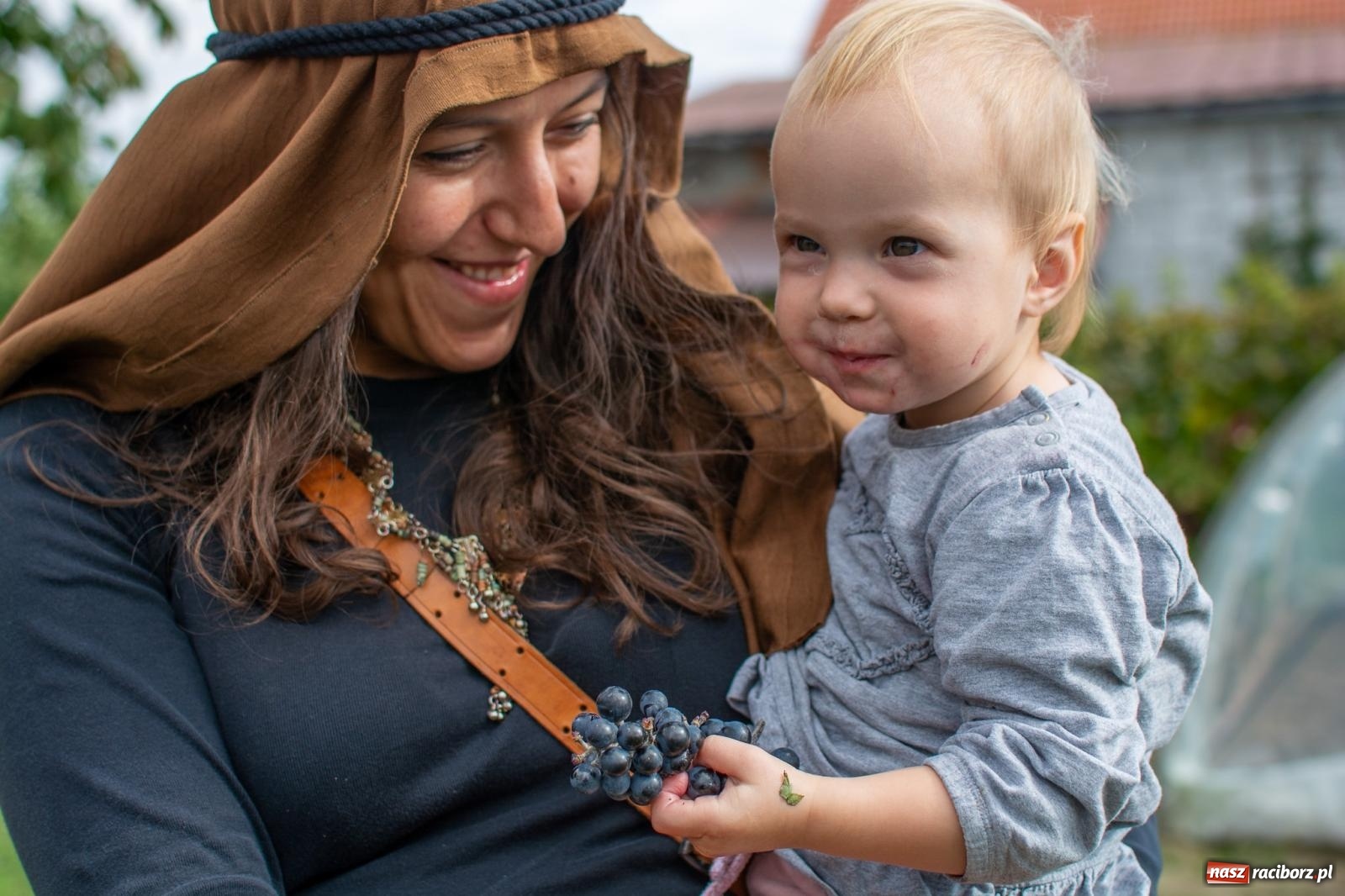 Zdjęcie w galerii na portalu naszraciborz.pl: W Krowiarkach jak w Ziemi Świętej. Winobranie 2023 [FOTO i WIDEO] wiadomości z regionu