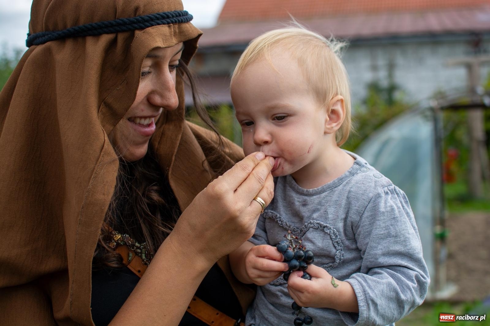 Zdjęcie w galerii na portalu naszraciborz.pl: W Krowiarkach jak w Ziemi Świętej. Winobranie 2023 [FOTO i WIDEO] wiadomości z regionu
