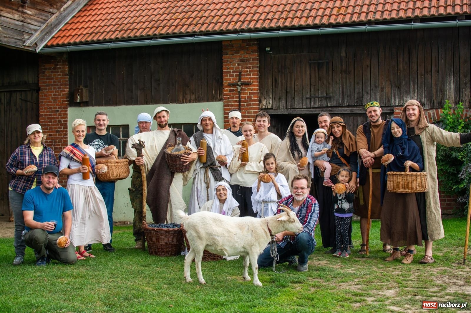 Zdjęcie w galerii na portalu naszraciborz.pl: W Krowiarkach jak w Ziemi Świętej. Winobranie 2023 [FOTO i WIDEO] wiadomości z regionu