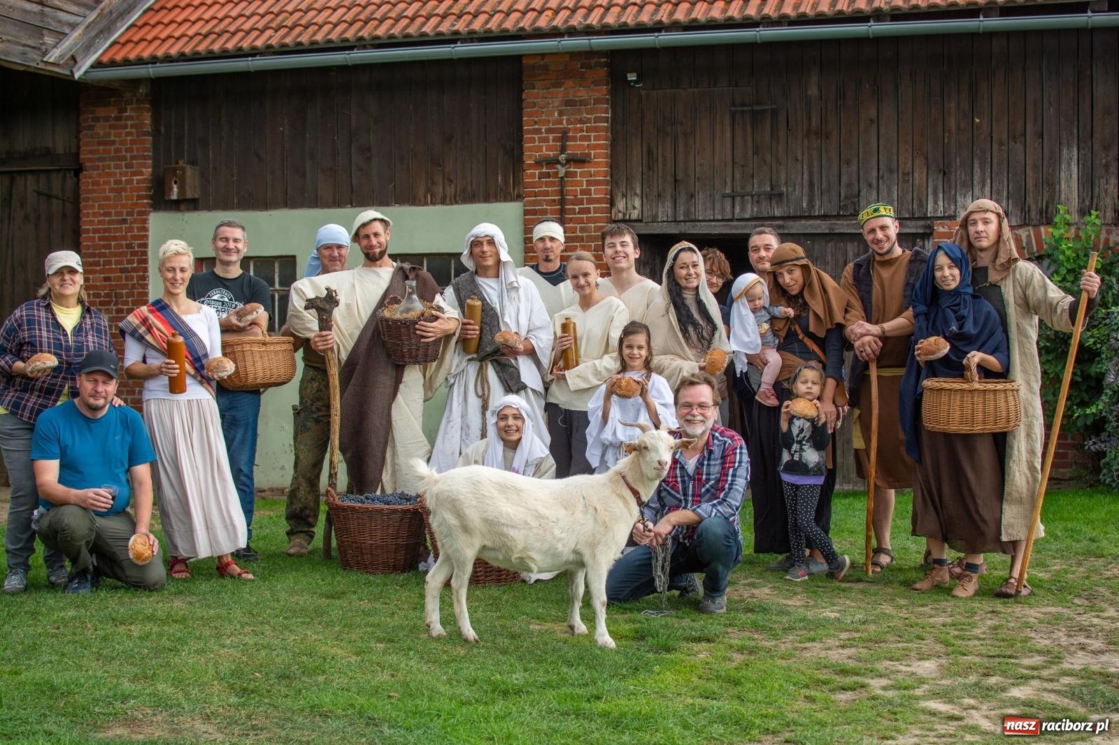 Zdjęcie w galerii na portalu naszraciborz.pl: W Krowiarkach jak w Ziemi Świętej. Winobranie 2023 [FOTO i WIDEO] wiadomości z regionu
