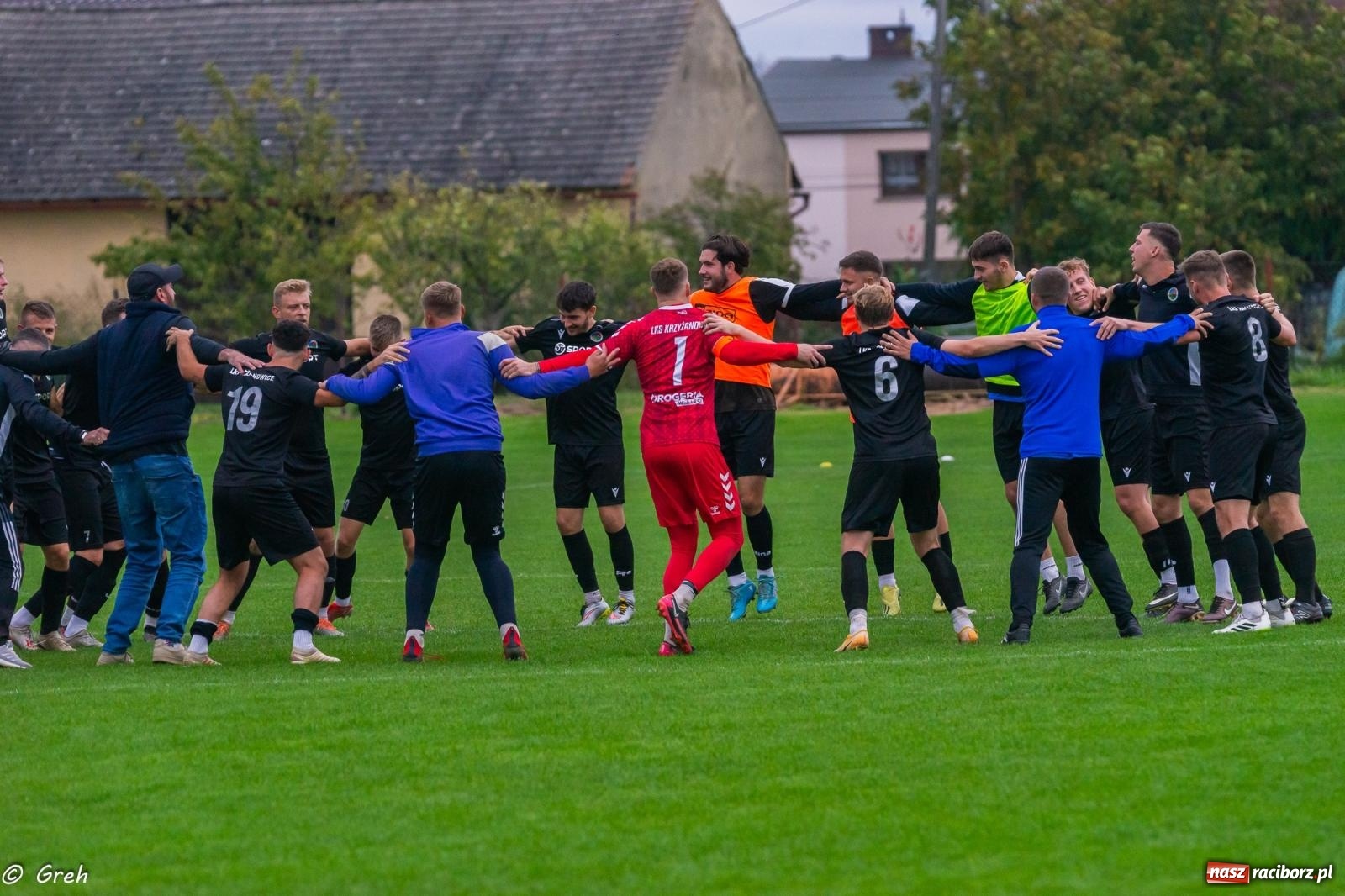 Zdjęcie w galerii na portalu naszraciborz.pl: Klasa okręgowa. LKS Krzyżanowice znów zwycięski [FOTO] wiadomości z regionu