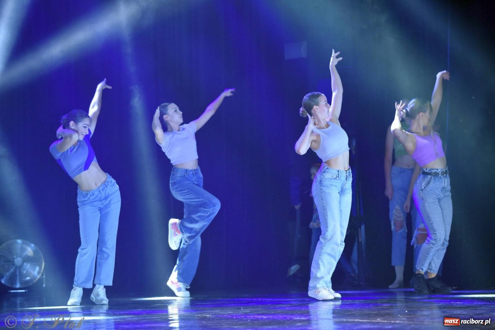 Zdjęcie w galerii na portalu naszraciborz.pl: Wielkie show w RCK-u. XII Gala Zespołu Tanecznego SKAZA [FOTO i WIDEO] wiadomości z regionu