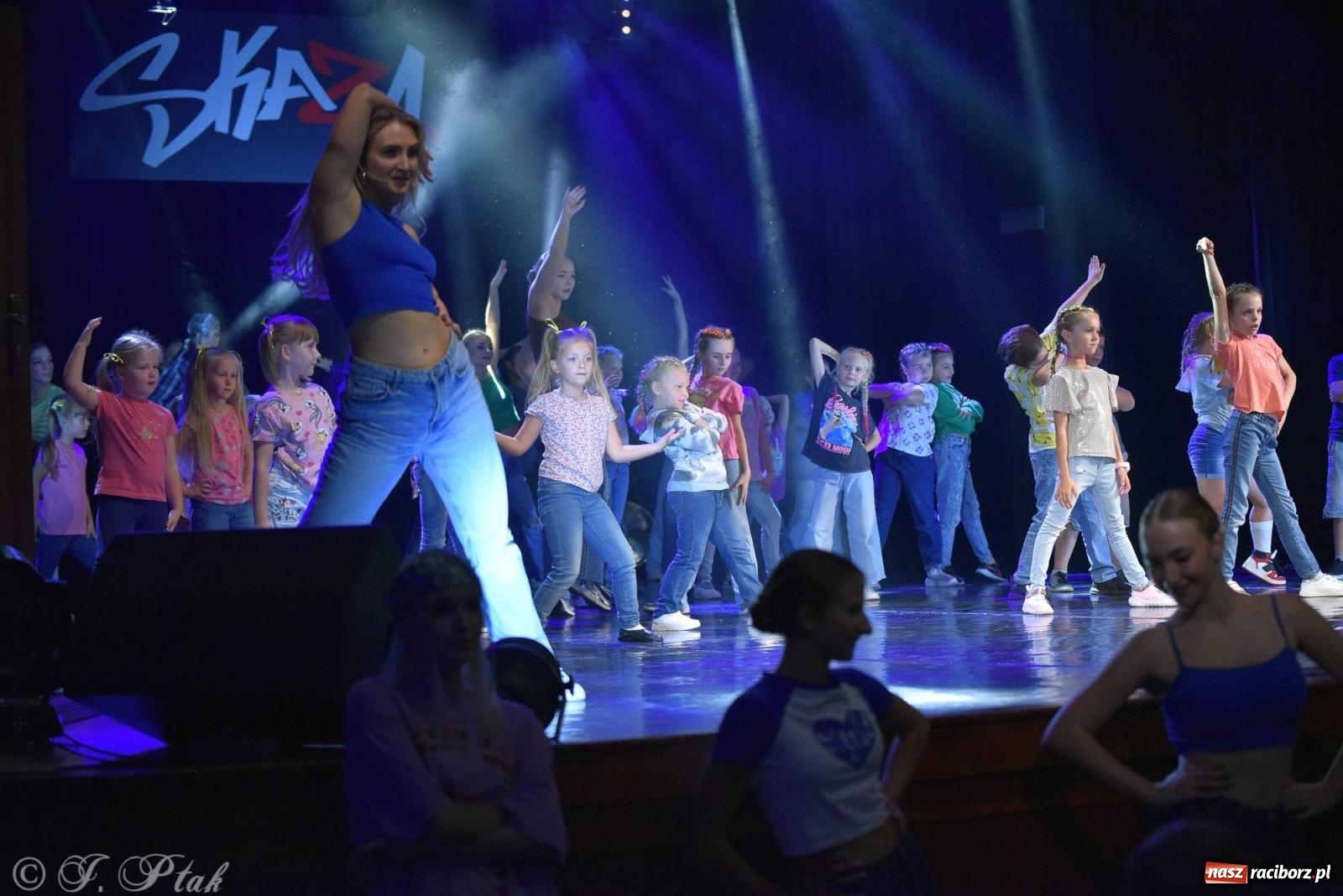 Zdjęcie w galerii na portalu naszraciborz.pl: Wielkie show w RCK-u. XII Gala Zespołu Tanecznego SKAZA [FOTO i WIDEO] wiadomości z regionu