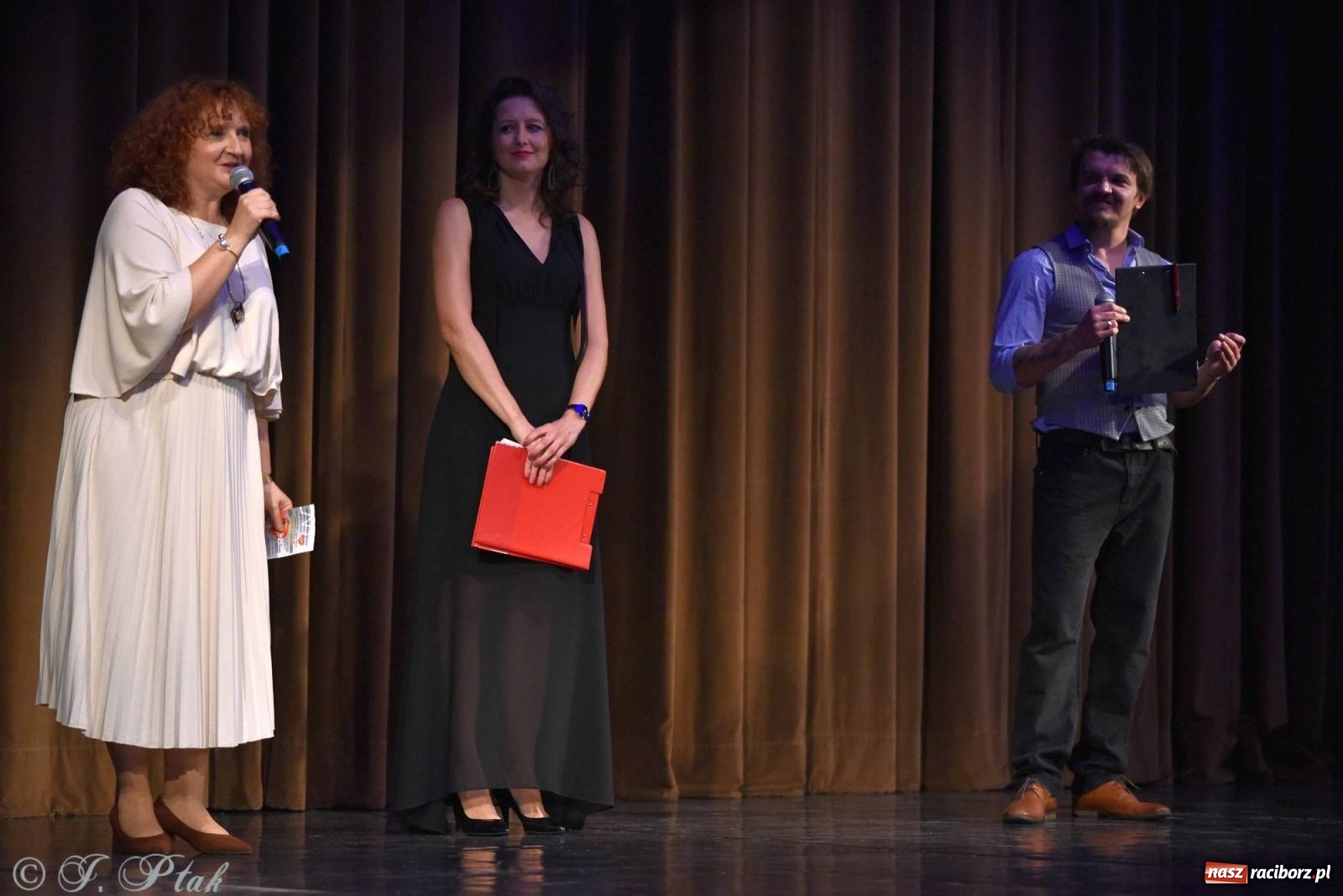 Zdjęcie w galerii na portalu naszraciborz.pl: Wielkie show w RCK-u. XII Gala Zespołu Tanecznego SKAZA [FOTO i WIDEO] wiadomości z regionu