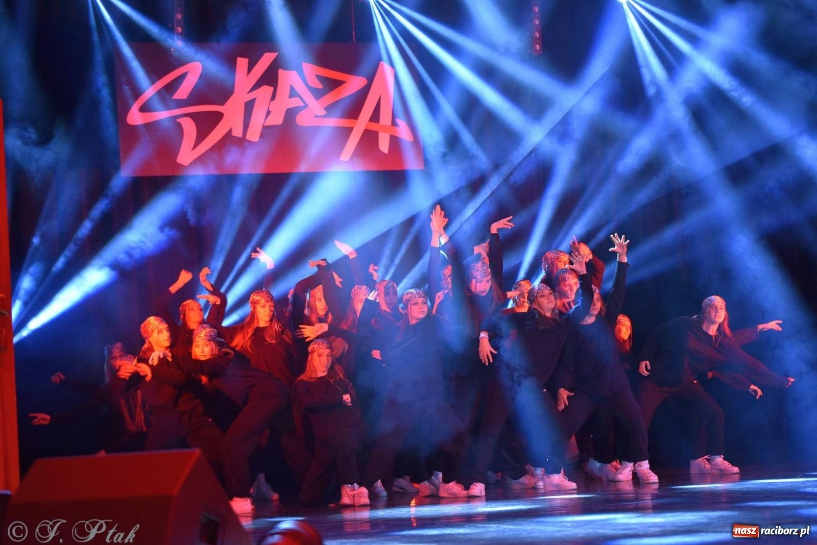 Zdjęcie w galerii na portalu naszraciborz.pl: Wielkie show w RCK-u. XII Gala Zespołu Tanecznego SKAZA [FOTO i WIDEO] wiadomości z regionu