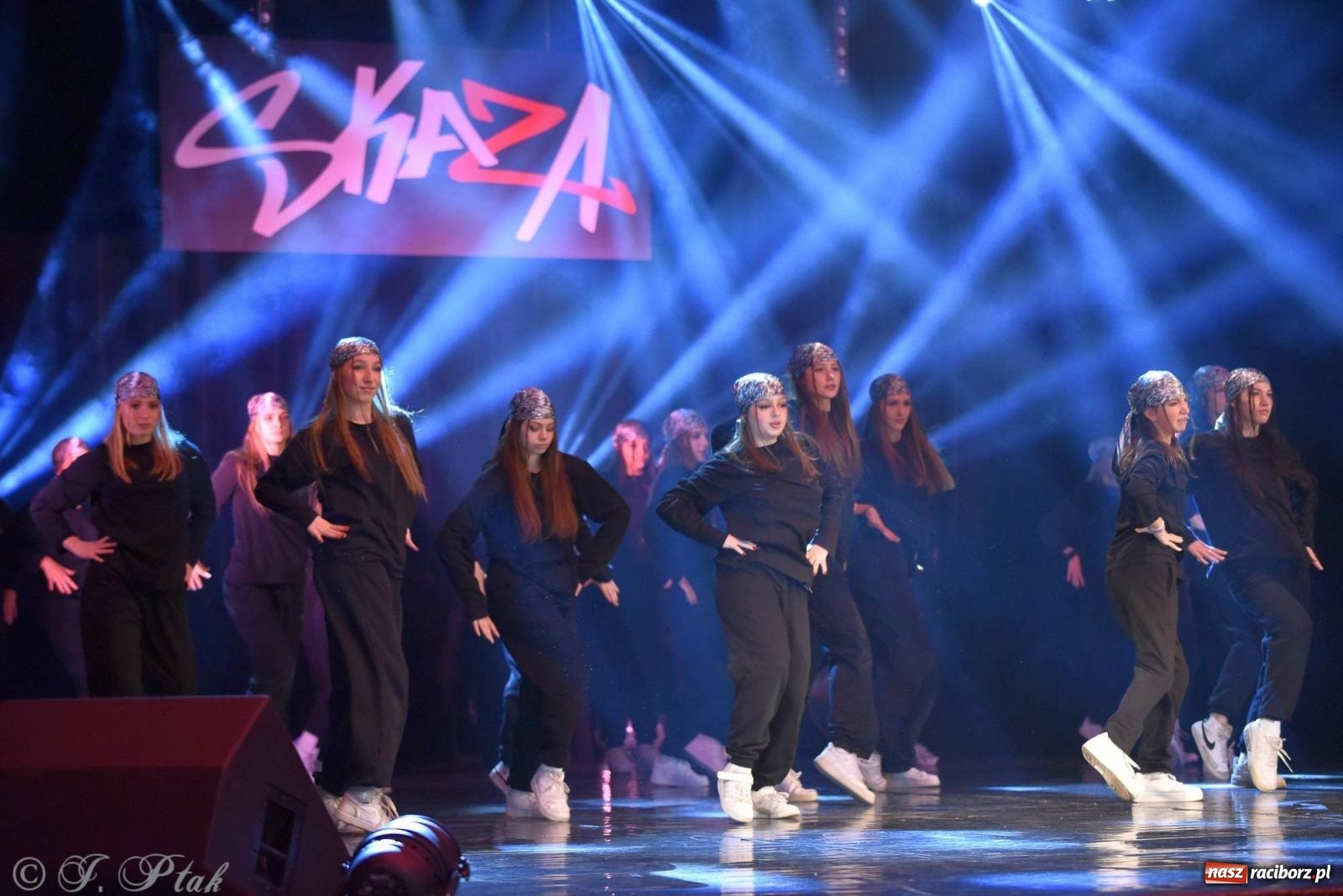 Zdjęcie w galerii na portalu naszraciborz.pl: Wielkie show w RCK-u. XII Gala Zespołu Tanecznego SKAZA [FOTO i WIDEO] wiadomości z regionu