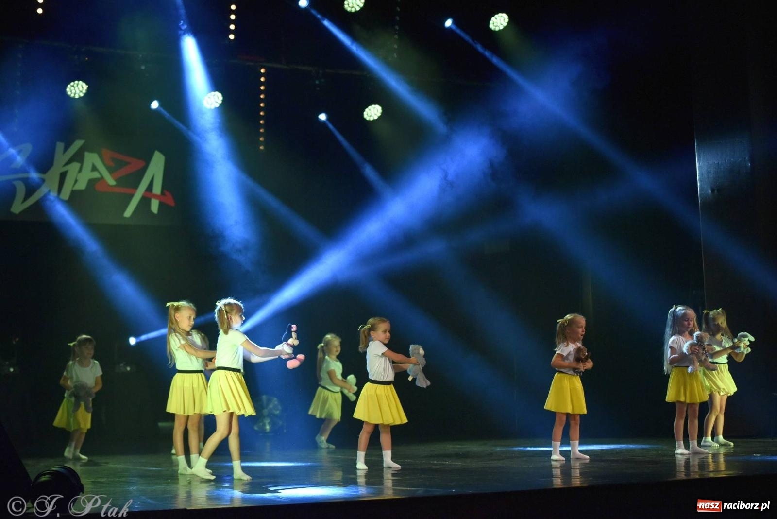 Zdjęcie w galerii na portalu naszraciborz.pl: Wielkie show w RCK-u. XII Gala Zespołu Tanecznego SKAZA [FOTO i WIDEO] wiadomości z regionu