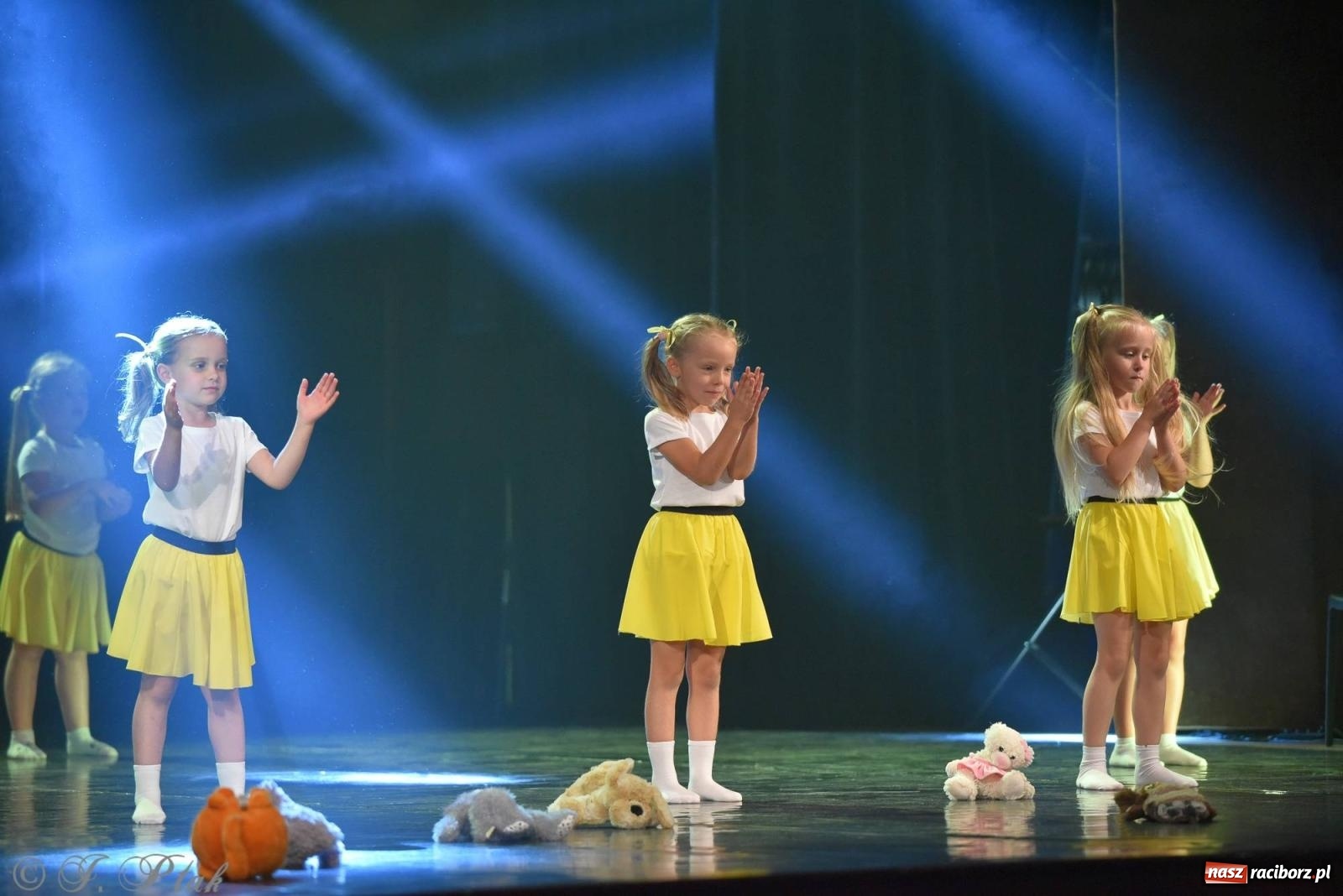 Zdjęcie w galerii na portalu naszraciborz.pl: Wielkie show w RCK-u. XII Gala Zespołu Tanecznego SKAZA [FOTO i WIDEO] wiadomości z regionu