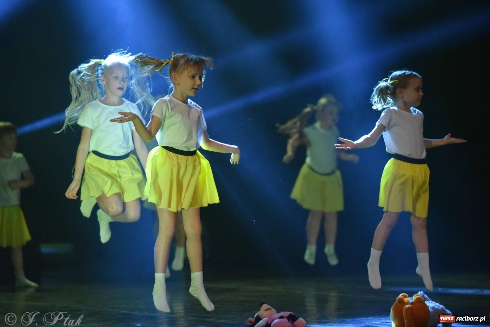 Zdjęcie w galerii na portalu naszraciborz.pl: Wielkie show w RCK-u. XII Gala Zespołu Tanecznego SKAZA [FOTO i WIDEO] wiadomości z regionu