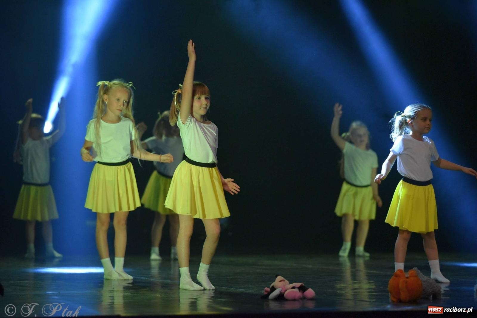 Zdjęcie w galerii na portalu naszraciborz.pl: Wielkie show w RCK-u. XII Gala Zespołu Tanecznego SKAZA [FOTO i WIDEO] wiadomości z regionu