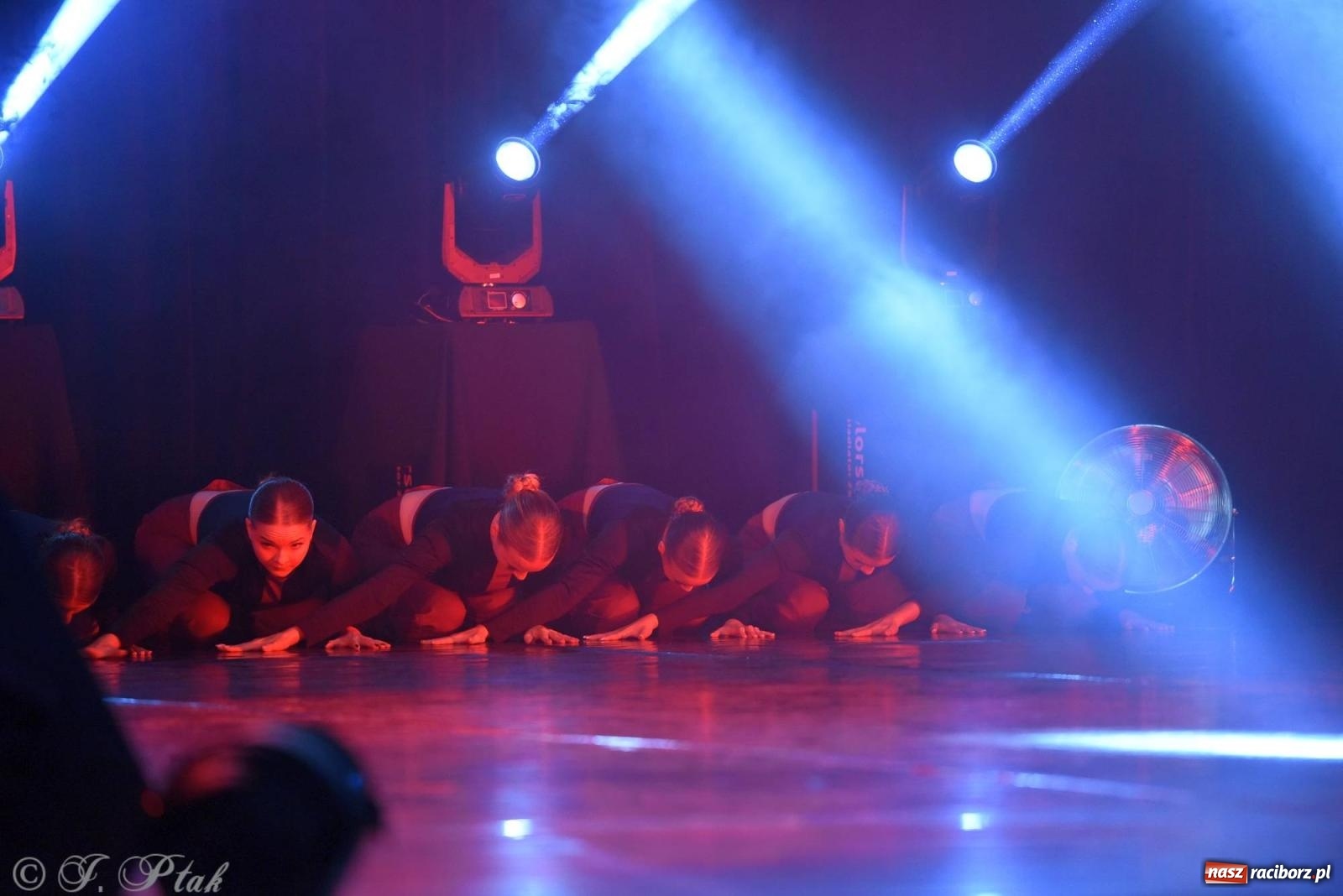 Zdjęcie w galerii na portalu naszraciborz.pl: Wielkie show w RCK-u. XII Gala Zespołu Tanecznego SKAZA [FOTO i WIDEO] wiadomości z regionu