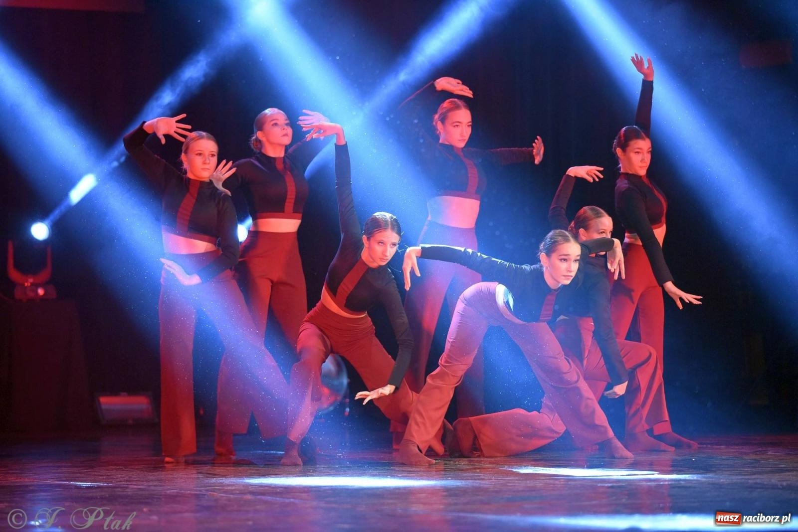 Zdjęcie w galerii na portalu naszraciborz.pl: Wielkie show w RCK-u. XII Gala Zespołu Tanecznego SKAZA [FOTO i WIDEO] wiadomości z regionu