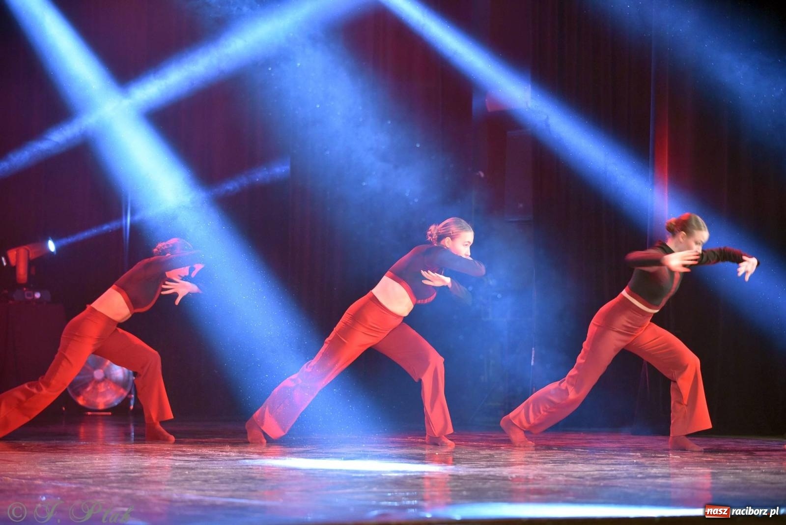 Zdjęcie w galerii na portalu naszraciborz.pl: Wielkie show w RCK-u. XII Gala Zespołu Tanecznego SKAZA [FOTO i WIDEO] wiadomości z regionu