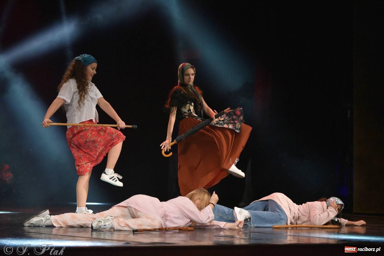 Zdjęcie w galerii na portalu naszraciborz.pl: Wielkie show w RCK-u. XII Gala Zespołu Tanecznego SKAZA [FOTO i WIDEO] wiadomości z regionu