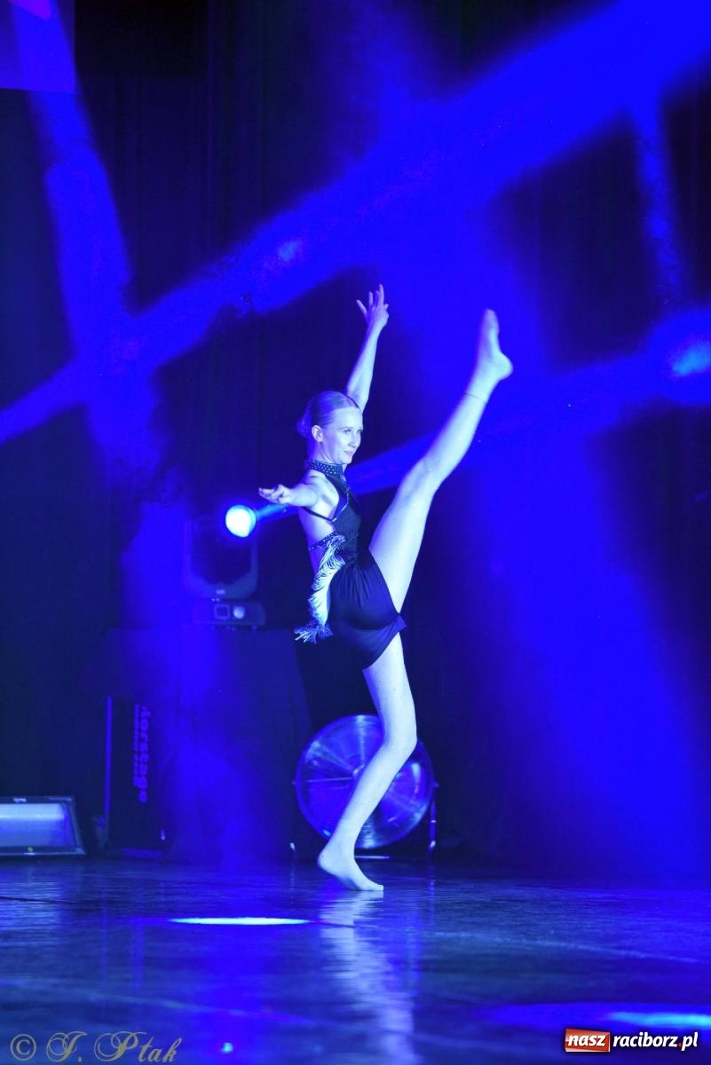 Zdjęcie w galerii na portalu naszraciborz.pl: Wielkie show w RCK-u. XII Gala Zespołu Tanecznego SKAZA [FOTO i WIDEO] wiadomości z regionu