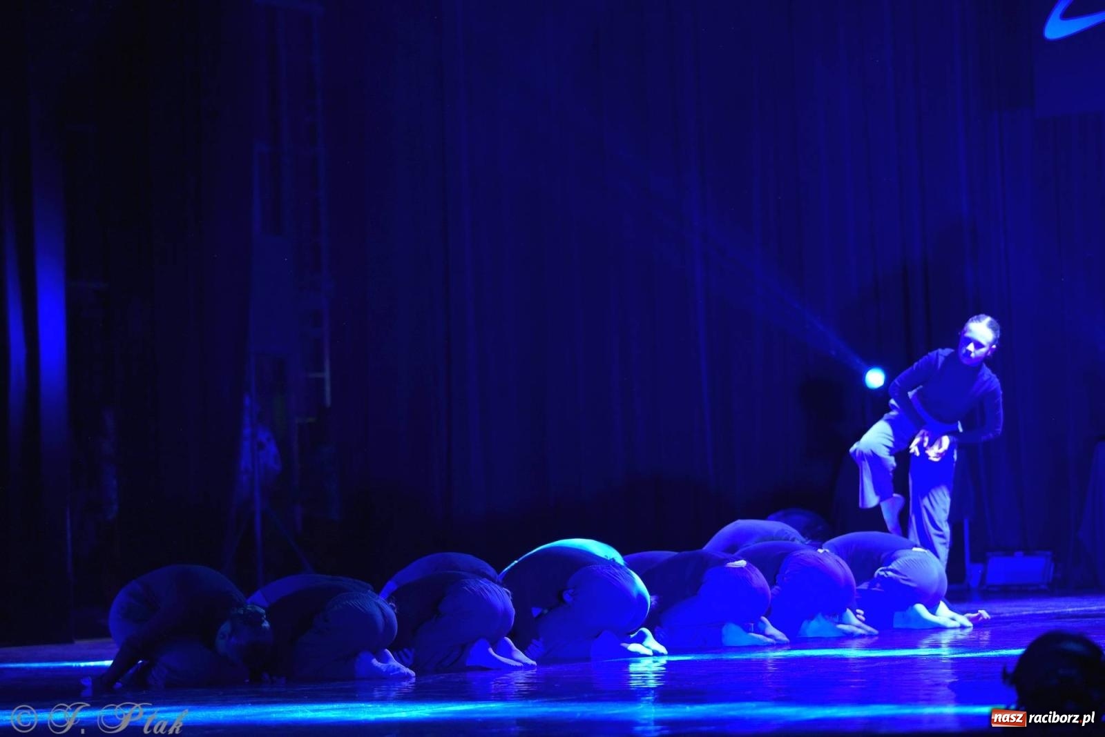 Zdjęcie w galerii na portalu naszraciborz.pl: Wielkie show w RCK-u. XII Gala Zespołu Tanecznego SKAZA [FOTO i WIDEO] wiadomości z regionu