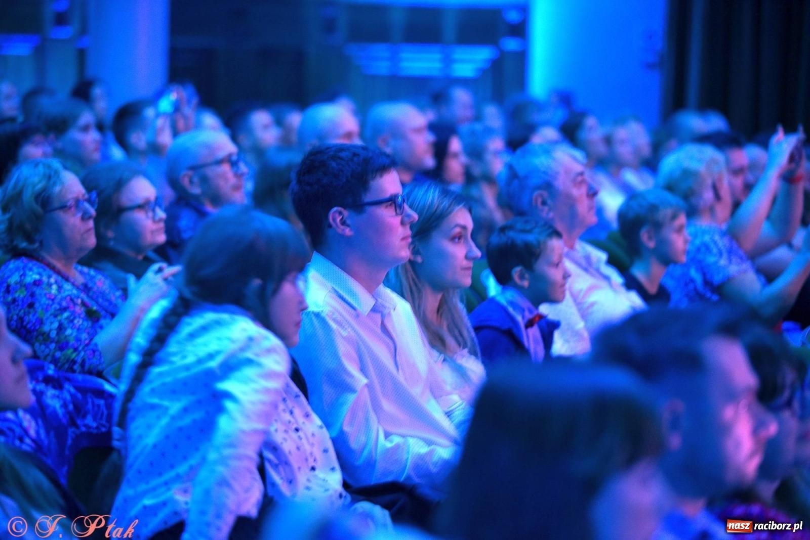 Zdjęcie w galerii na portalu naszraciborz.pl: Wielkie show w RCK-u. XII Gala Zespołu Tanecznego SKAZA [FOTO i WIDEO] wiadomości z regionu