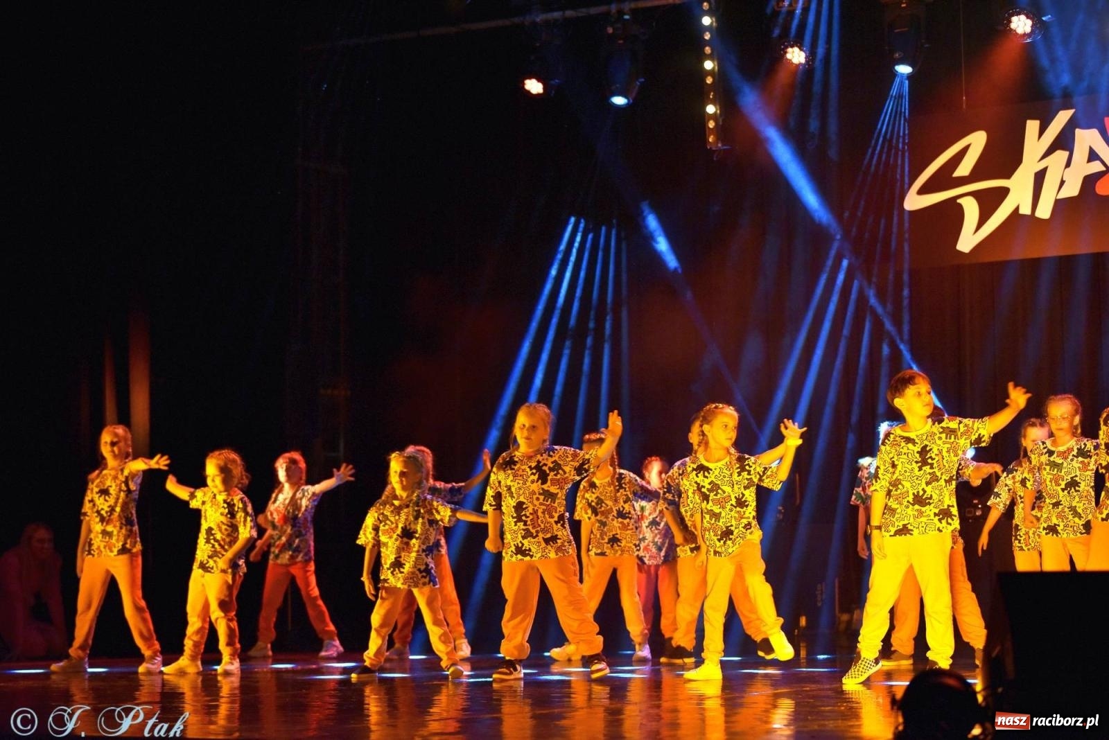 Zdjęcie w galerii na portalu naszraciborz.pl: Wielkie show w RCK-u. XII Gala Zespołu Tanecznego SKAZA [FOTO i WIDEO] wiadomości z regionu