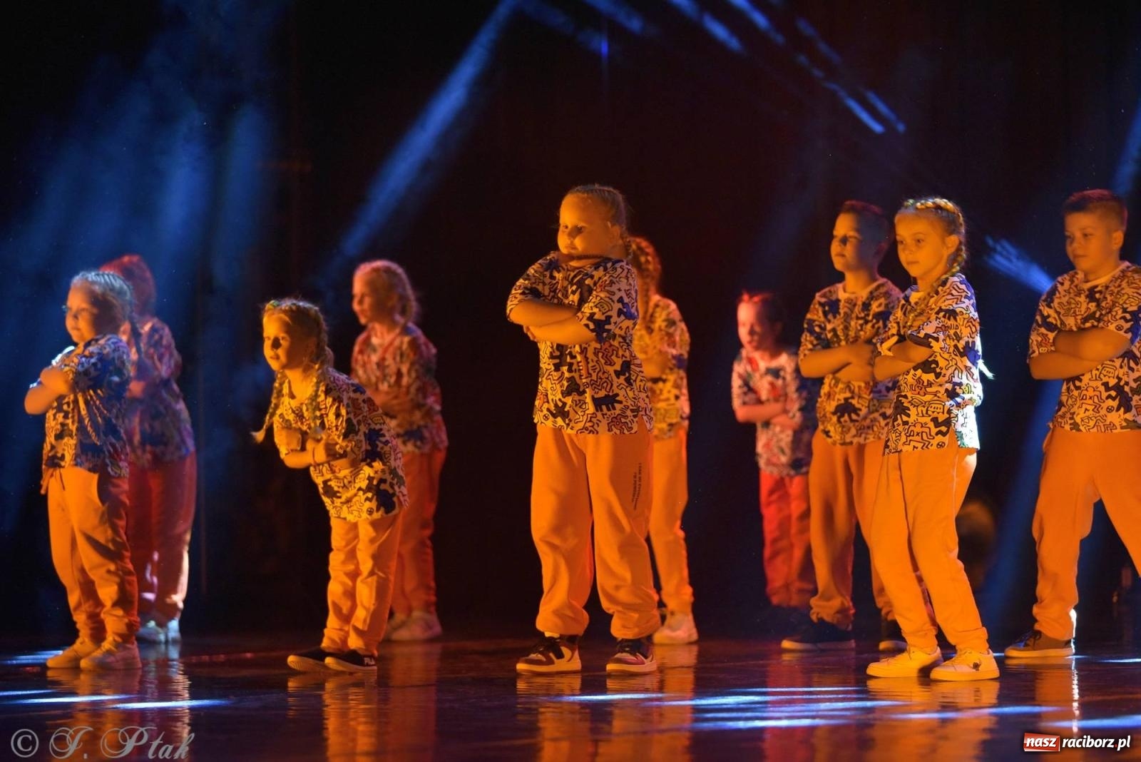 Zdjęcie w galerii na portalu naszraciborz.pl: Wielkie show w RCK-u. XII Gala Zespołu Tanecznego SKAZA [FOTO i WIDEO] wiadomości z regionu