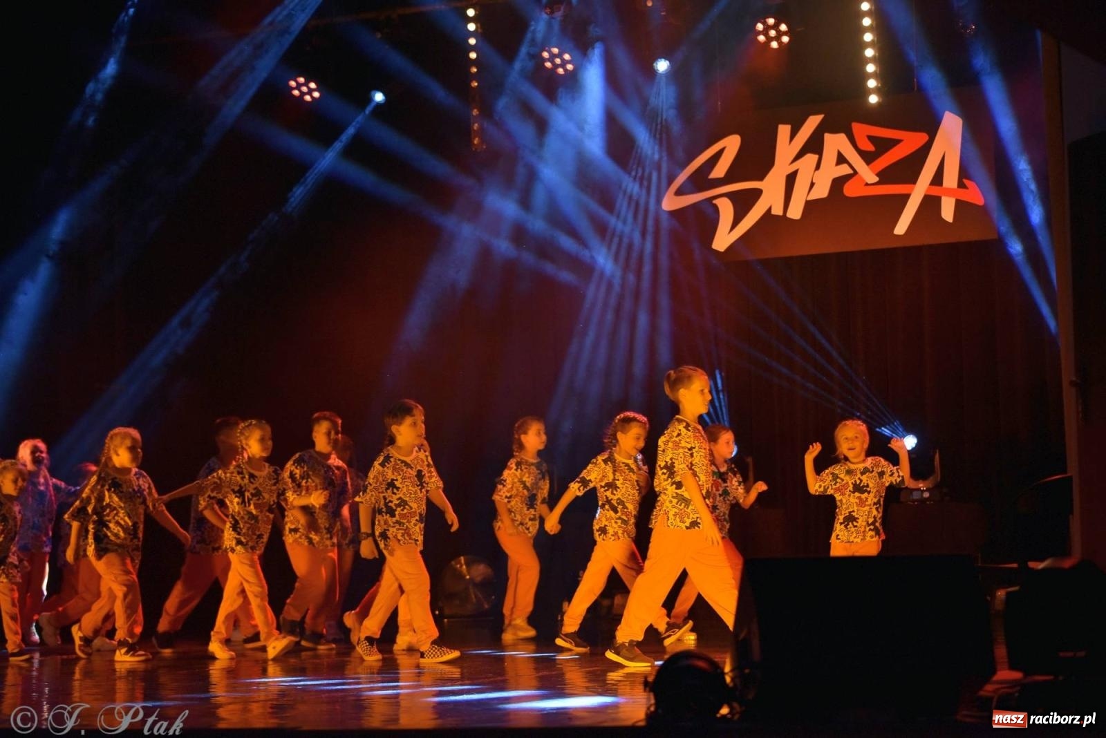 Zdjęcie w galerii na portalu naszraciborz.pl: Wielkie show w RCK-u. XII Gala Zespołu Tanecznego SKAZA [FOTO i WIDEO] wiadomości z regionu