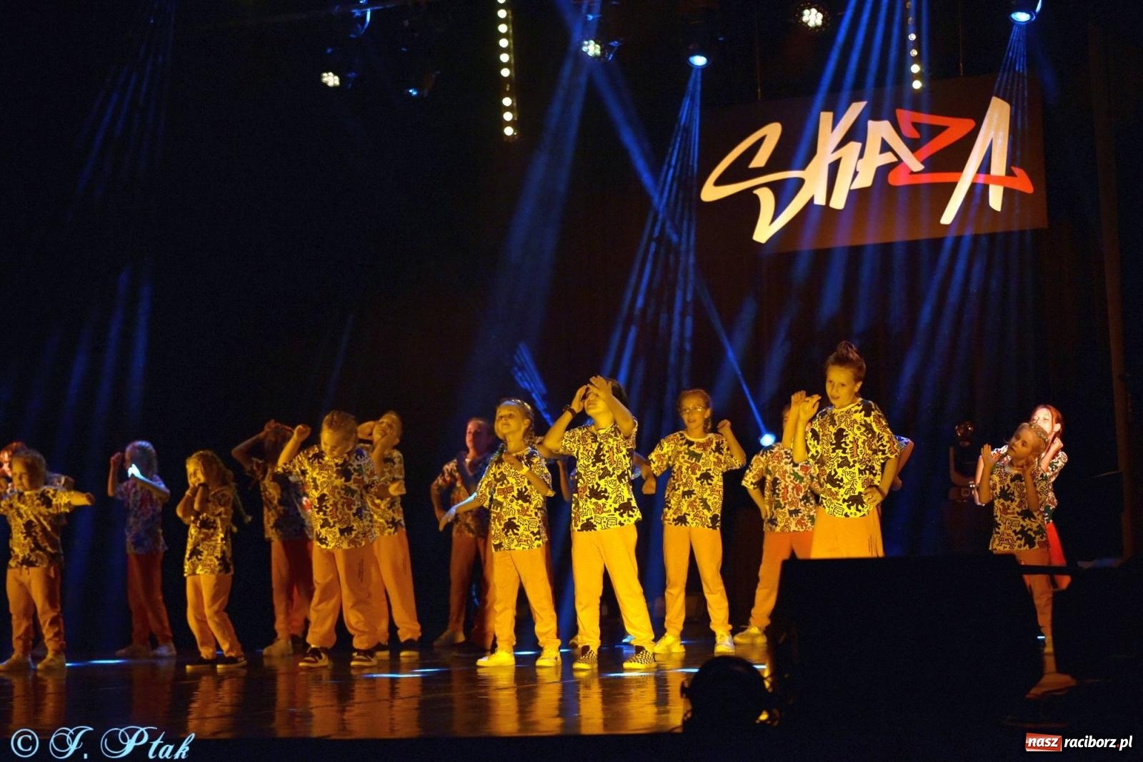 Zdjęcie w galerii na portalu naszraciborz.pl: Wielkie show w RCK-u. XII Gala Zespołu Tanecznego SKAZA [FOTO i WIDEO] wiadomości z regionu