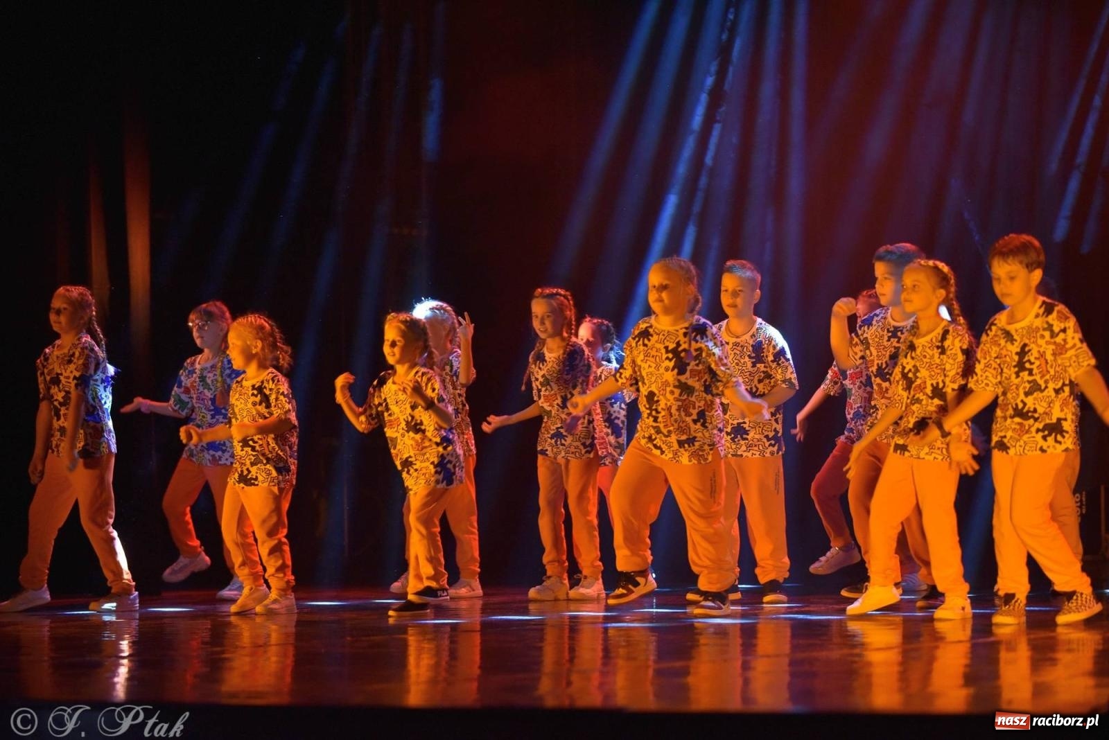 Zdjęcie w galerii na portalu naszraciborz.pl: Wielkie show w RCK-u. XII Gala Zespołu Tanecznego SKAZA [FOTO i WIDEO] wiadomości z regionu