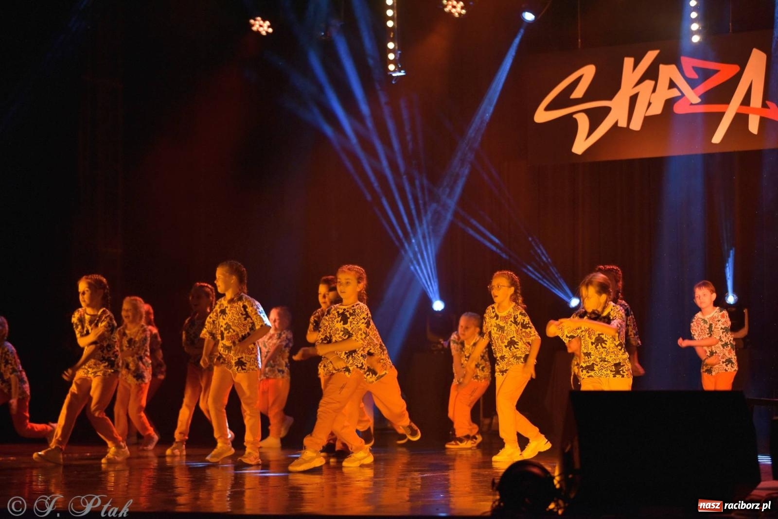 Zdjęcie w galerii na portalu naszraciborz.pl: Wielkie show w RCK-u. XII Gala Zespołu Tanecznego SKAZA [FOTO i WIDEO] wiadomości z regionu