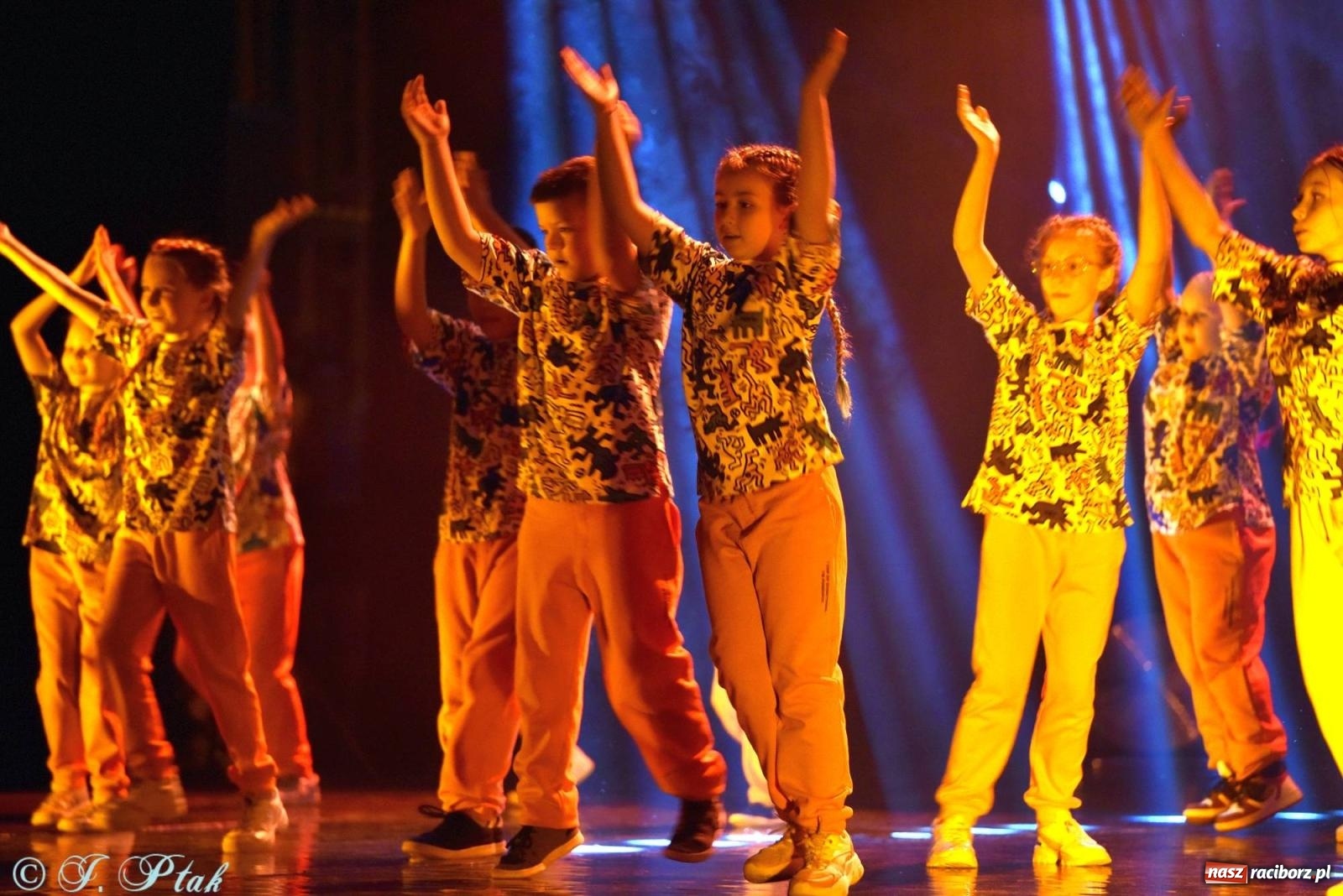 Zdjęcie w galerii na portalu naszraciborz.pl: Wielkie show w RCK-u. XII Gala Zespołu Tanecznego SKAZA [FOTO i WIDEO] wiadomości z regionu