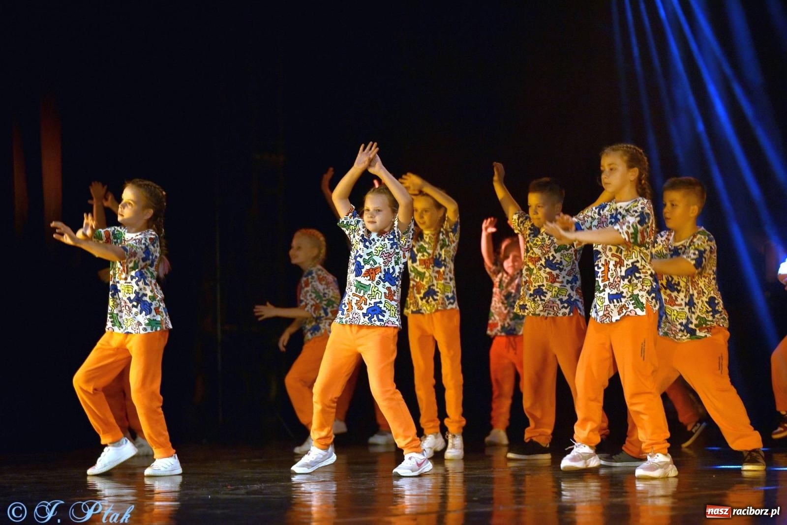 Zdjęcie w galerii na portalu naszraciborz.pl: Wielkie show w RCK-u. XII Gala Zespołu Tanecznego SKAZA [FOTO i WIDEO] wiadomości z regionu