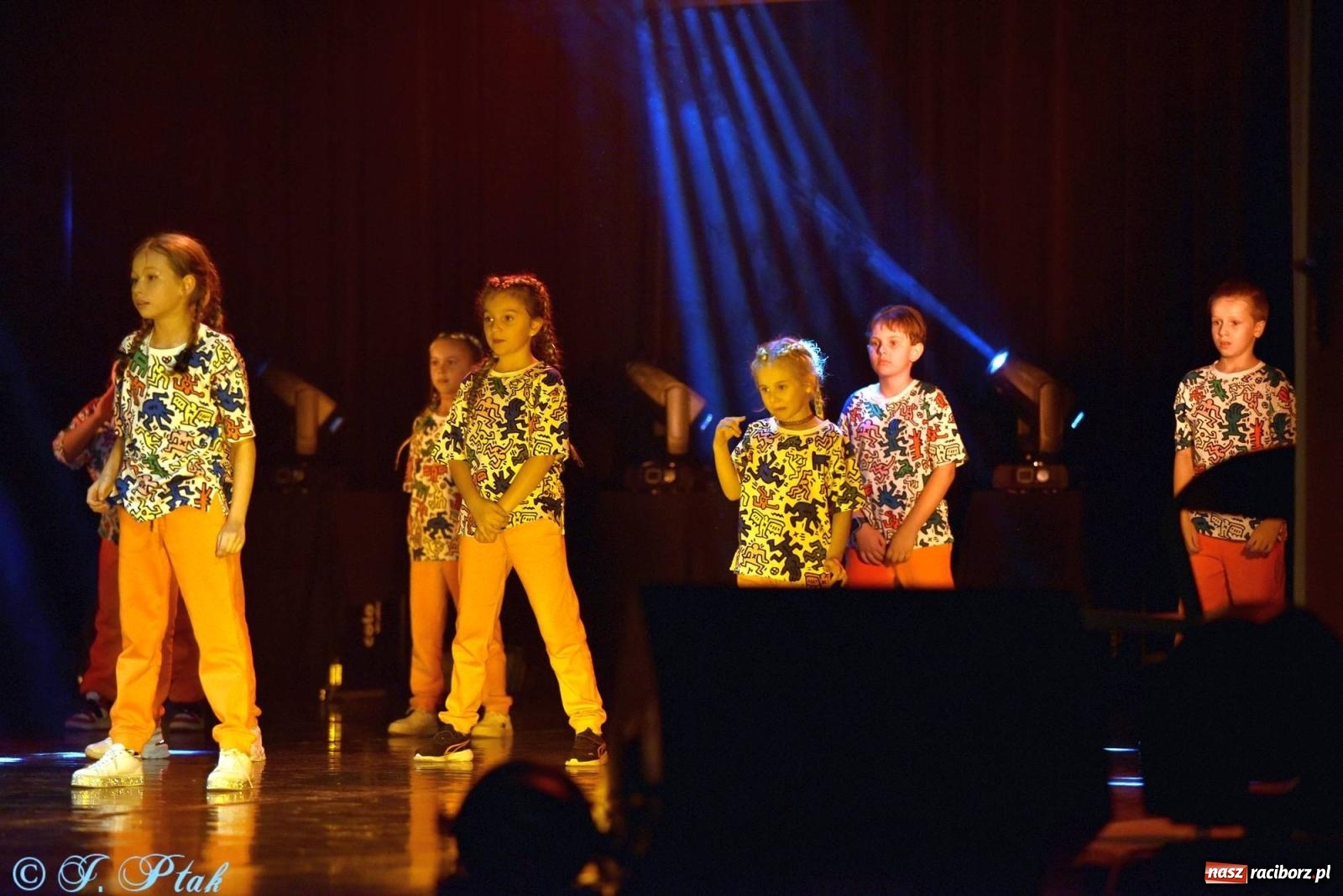 Zdjęcie w galerii na portalu naszraciborz.pl: Wielkie show w RCK-u. XII Gala Zespołu Tanecznego SKAZA [FOTO i WIDEO] wiadomości z regionu