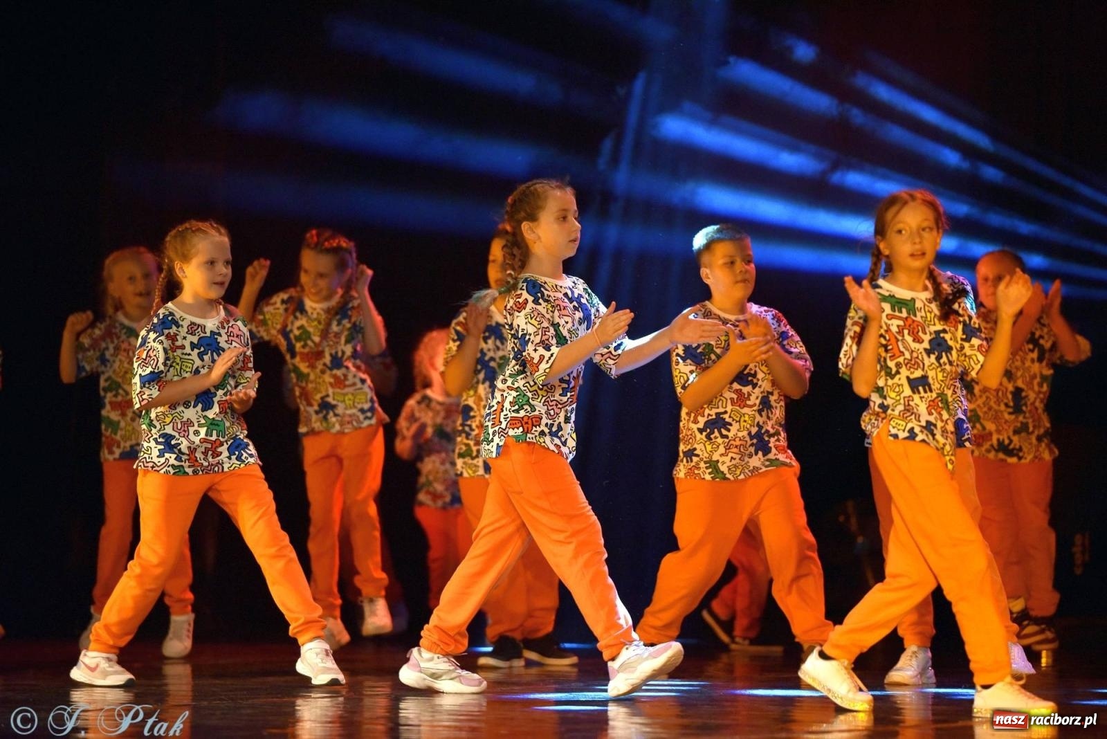 Zdjęcie w galerii na portalu naszraciborz.pl: Wielkie show w RCK-u. XII Gala Zespołu Tanecznego SKAZA [FOTO i WIDEO] wiadomości z regionu