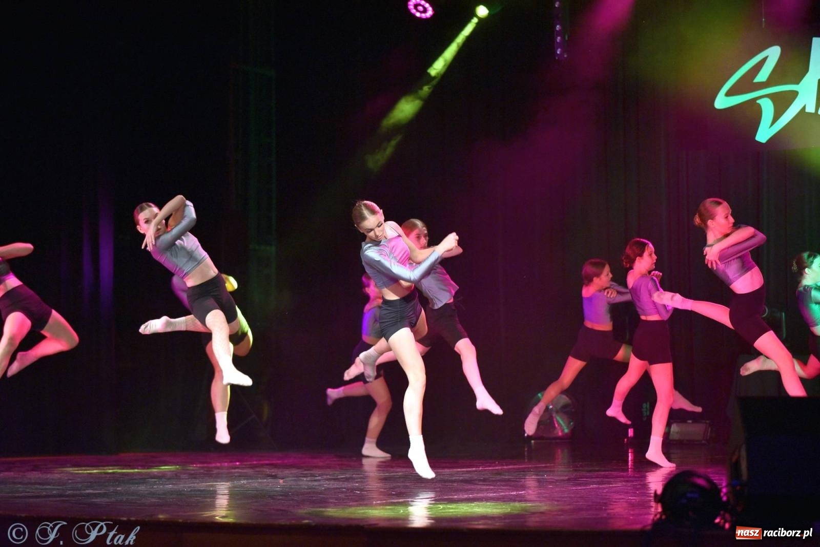 Zdjęcie w galerii na portalu naszraciborz.pl: Wielkie show w RCK-u. XII Gala Zespołu Tanecznego SKAZA [FOTO i WIDEO] wiadomości z regionu