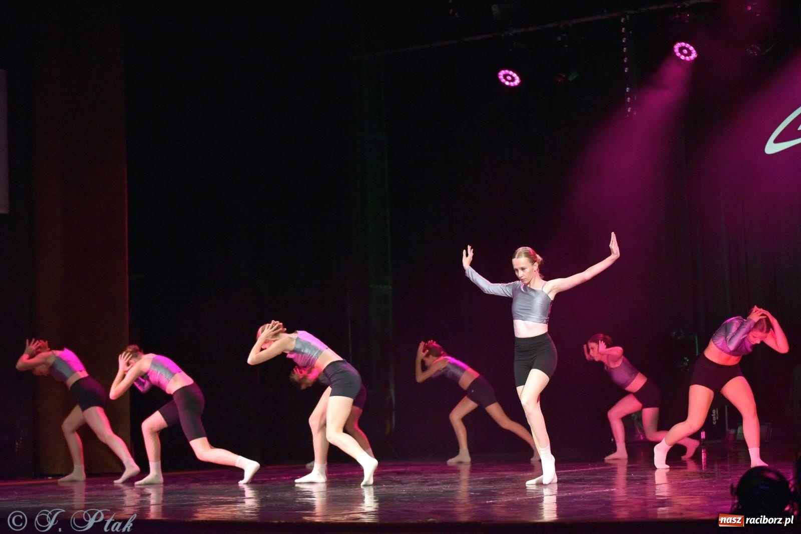 Zdjęcie w galerii na portalu naszraciborz.pl: Wielkie show w RCK-u. XII Gala Zespołu Tanecznego SKAZA [FOTO i WIDEO] wiadomości z regionu