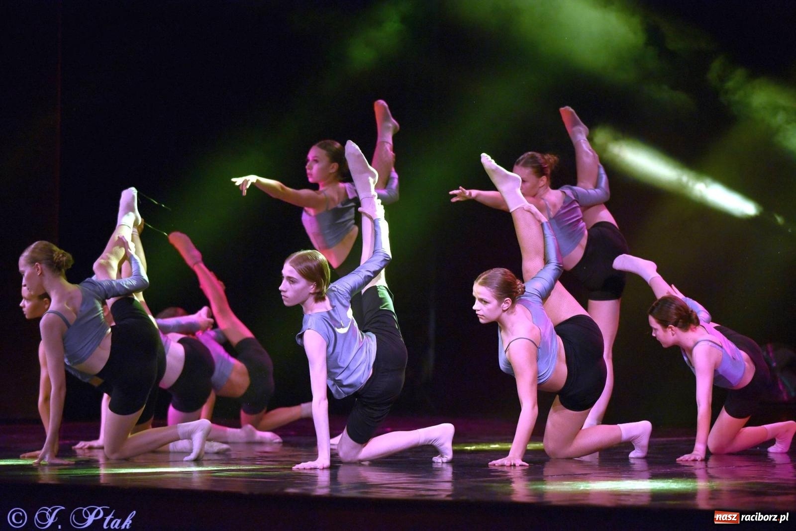 Zdjęcie w galerii na portalu naszraciborz.pl: Wielkie show w RCK-u. XII Gala Zespołu Tanecznego SKAZA [FOTO i WIDEO] wiadomości z regionu