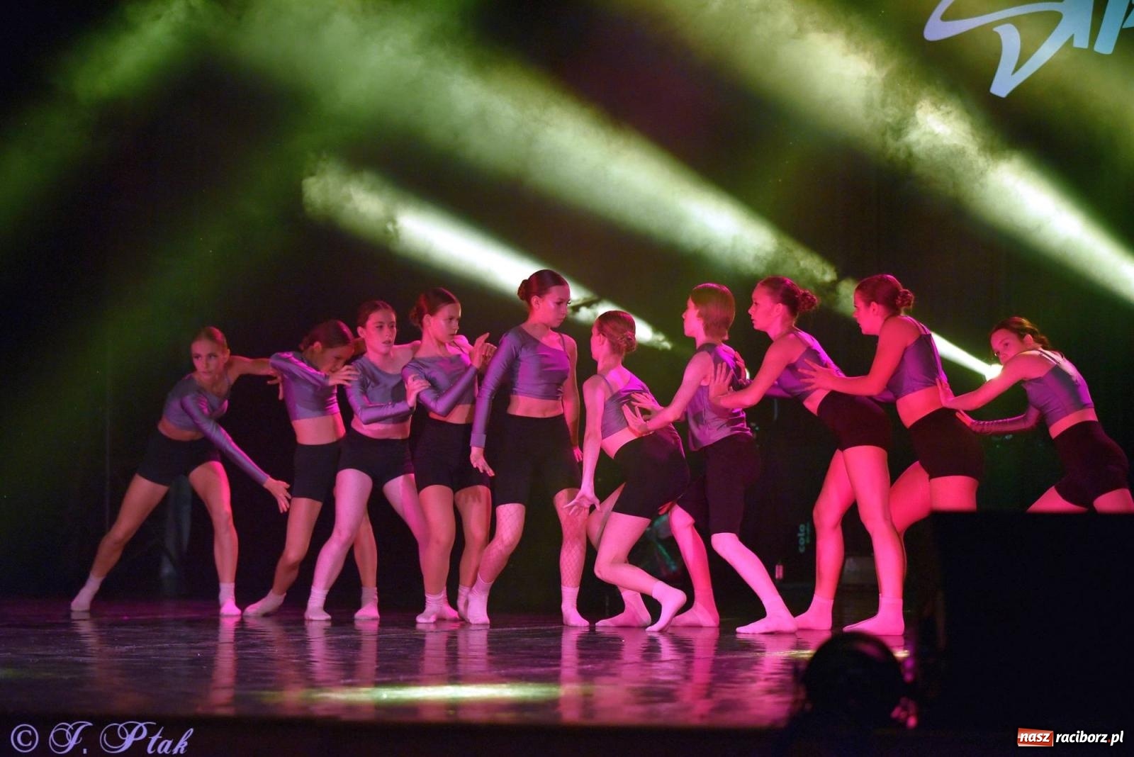 Zdjęcie w galerii na portalu naszraciborz.pl: Wielkie show w RCK-u. XII Gala Zespołu Tanecznego SKAZA [FOTO i WIDEO] wiadomości z regionu