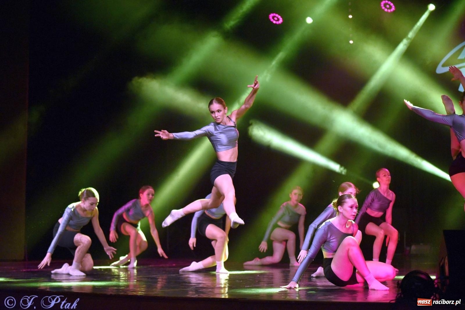 Zdjęcie w galerii na portalu naszraciborz.pl: Wielkie show w RCK-u. XII Gala Zespołu Tanecznego SKAZA [FOTO i WIDEO] wiadomości z regionu