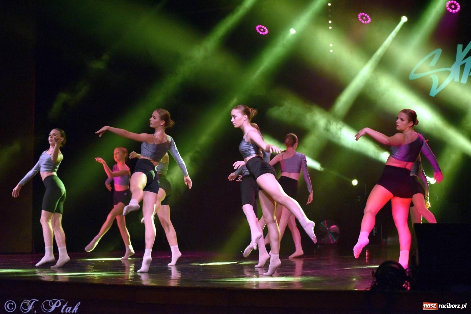 Zdjęcie w galerii na portalu naszraciborz.pl: Wielkie show w RCK-u. XII Gala Zespołu Tanecznego SKAZA [FOTO i WIDEO] wiadomości z regionu
