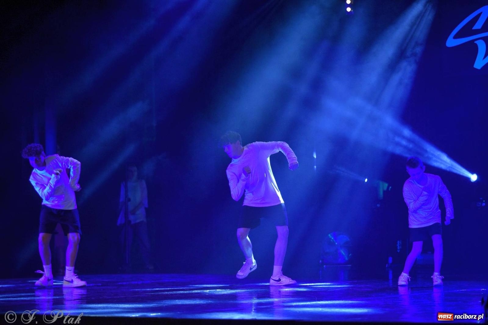 Zdjęcie w galerii na portalu naszraciborz.pl: Wielkie show w RCK-u. XII Gala Zespołu Tanecznego SKAZA [FOTO i WIDEO] wiadomości z regionu