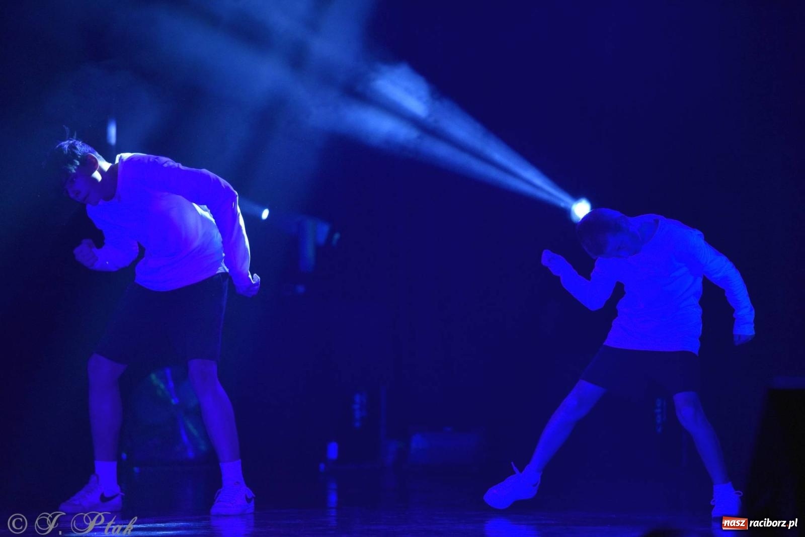 Zdjęcie w galerii na portalu naszraciborz.pl: Wielkie show w RCK-u. XII Gala Zespołu Tanecznego SKAZA [FOTO i WIDEO] wiadomości z regionu