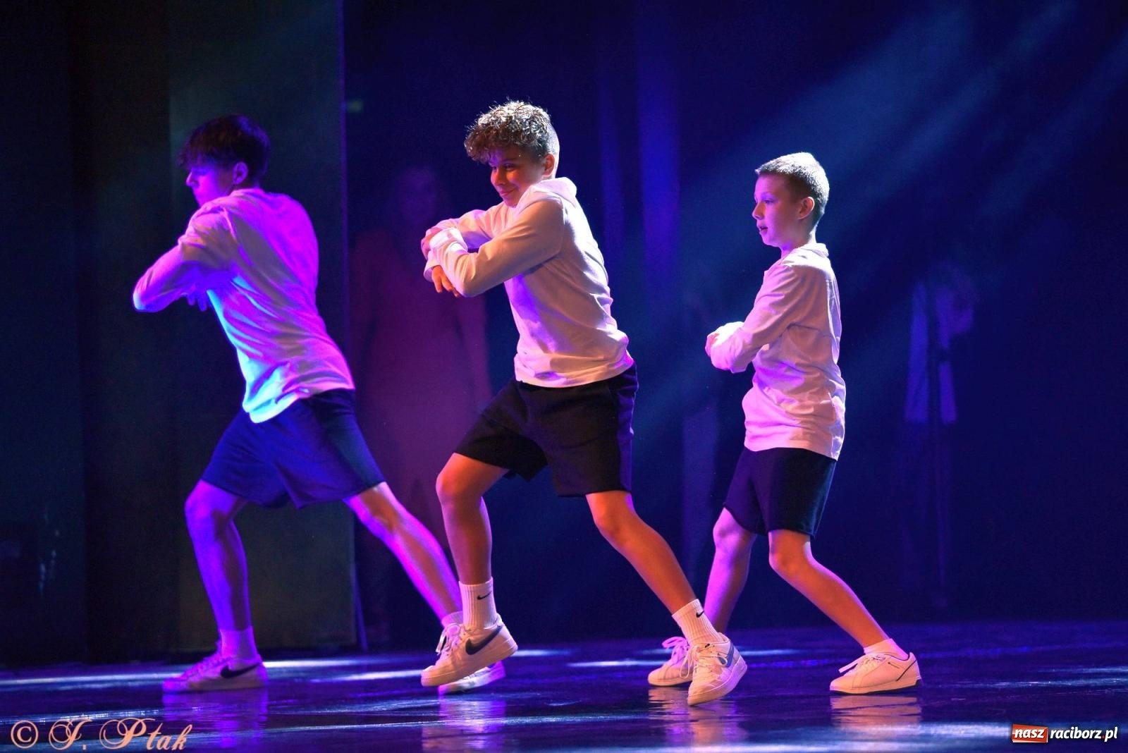 Zdjęcie w galerii na portalu naszraciborz.pl: Wielkie show w RCK-u. XII Gala Zespołu Tanecznego SKAZA [FOTO i WIDEO] wiadomości z regionu